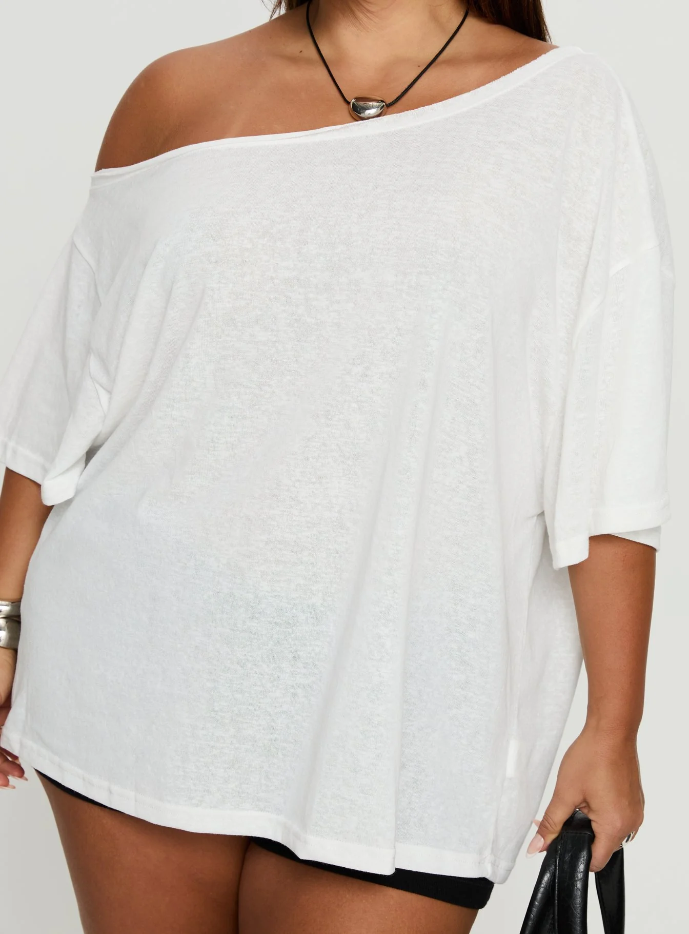 Winny Off Shoulder Tee White Curve