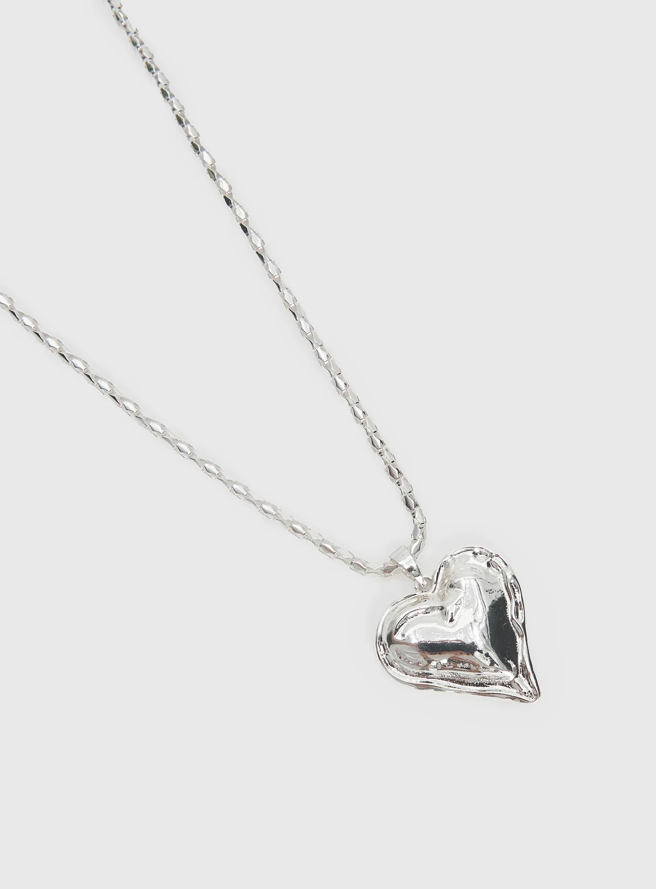 Fascinated Heart Pendant Necklace Silver