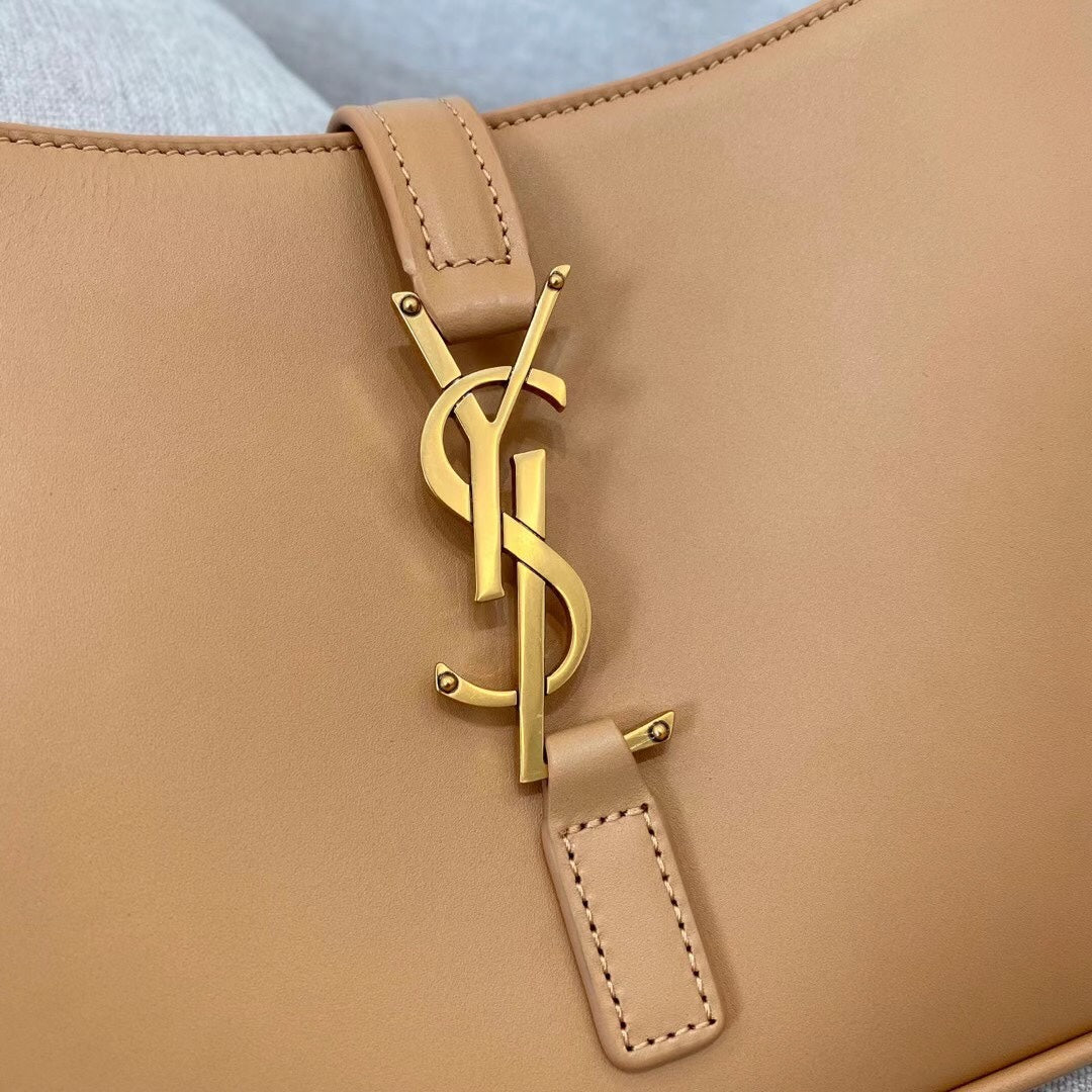 Y Le 5 A 7  Hobo Bag - Top Club