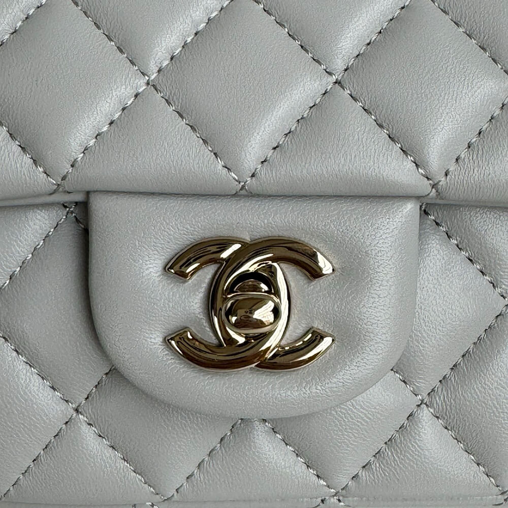 CHANEL Mini Classic Handbag With Top Handle - Top Club