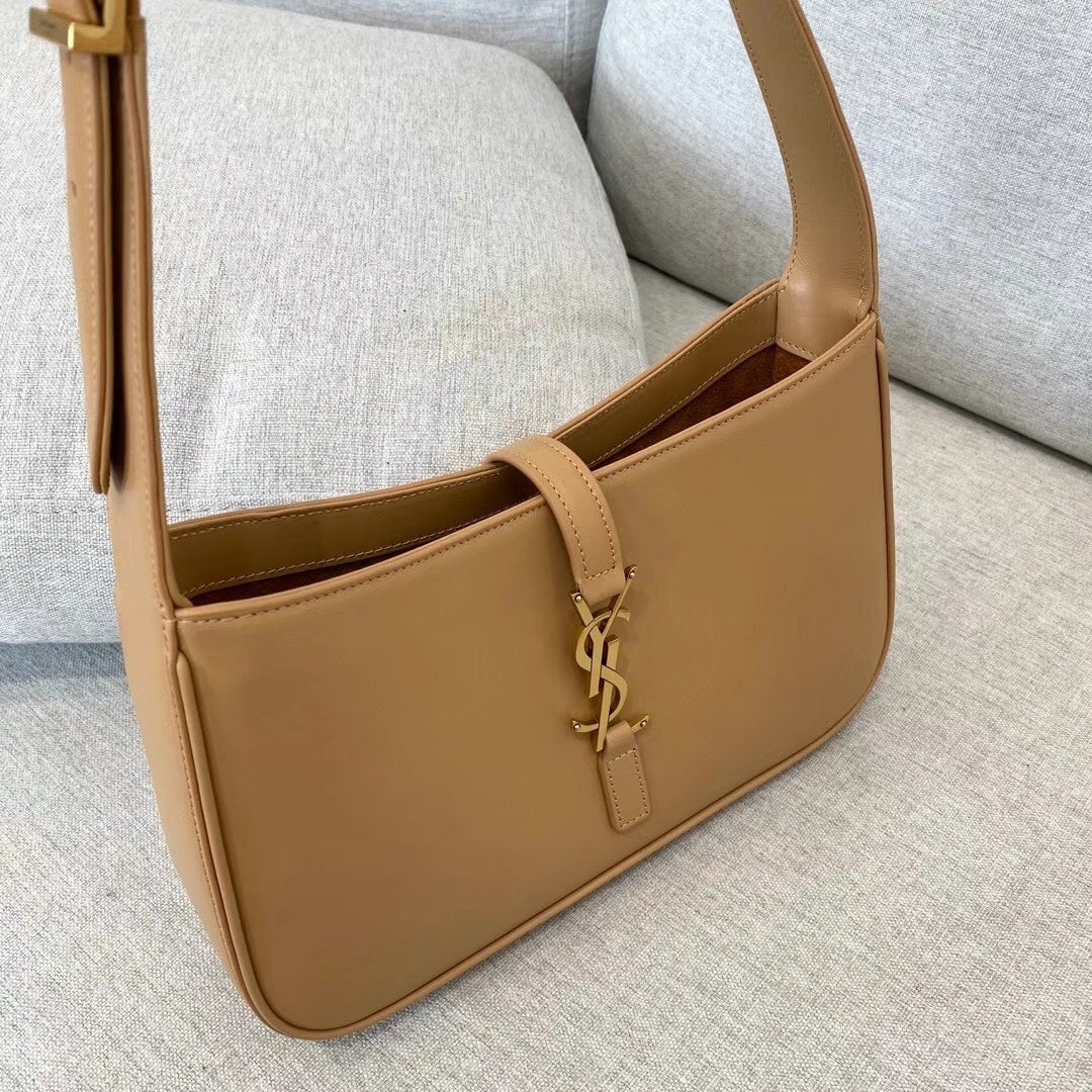 Y Le 5 A 7  Hobo Bag - Top Club