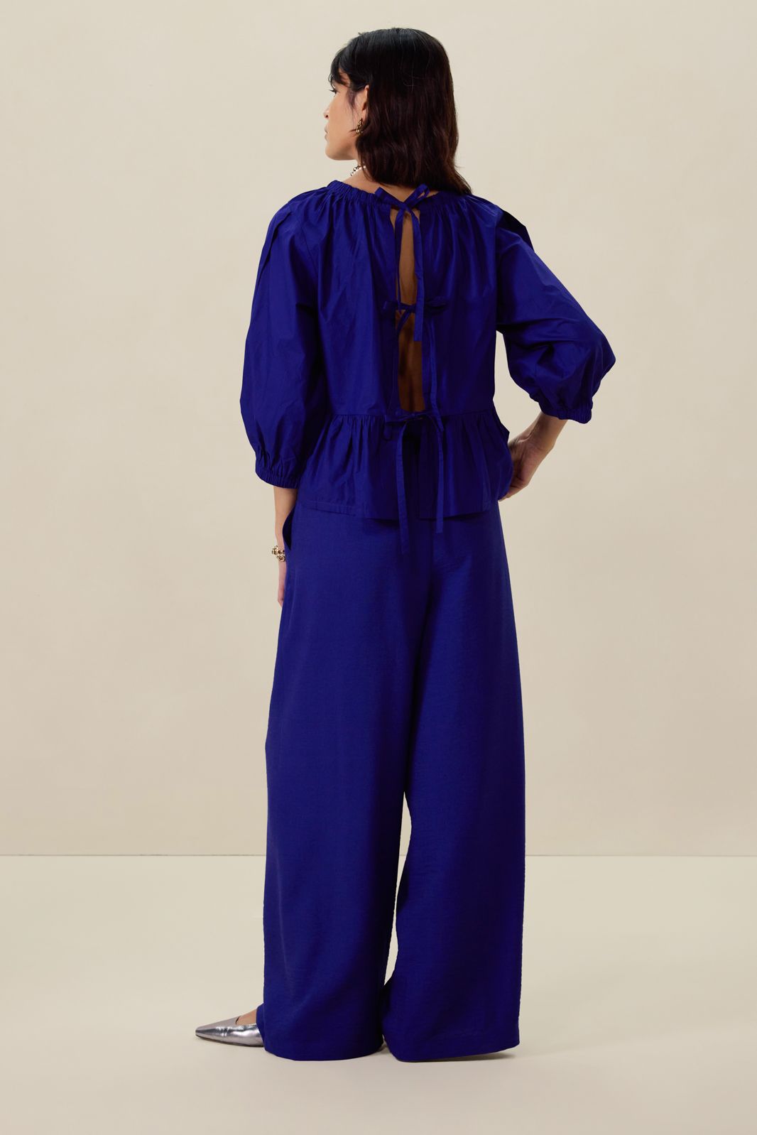 Donkerblauwe top met ruffle