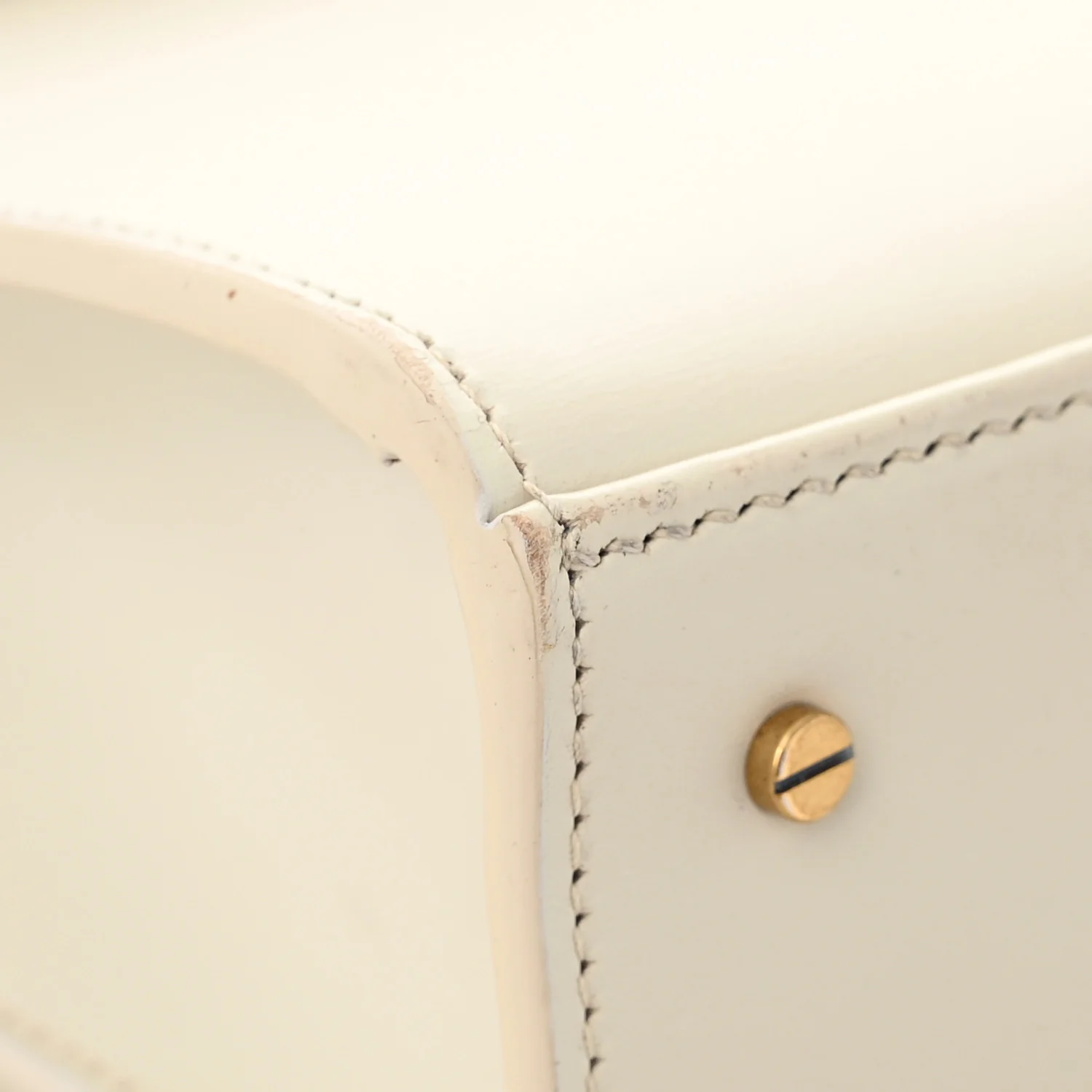 Smooth Calfskin Medium Classic Monogram Cassandra Top Handle Crema Soft Rouge Legion - Top Club