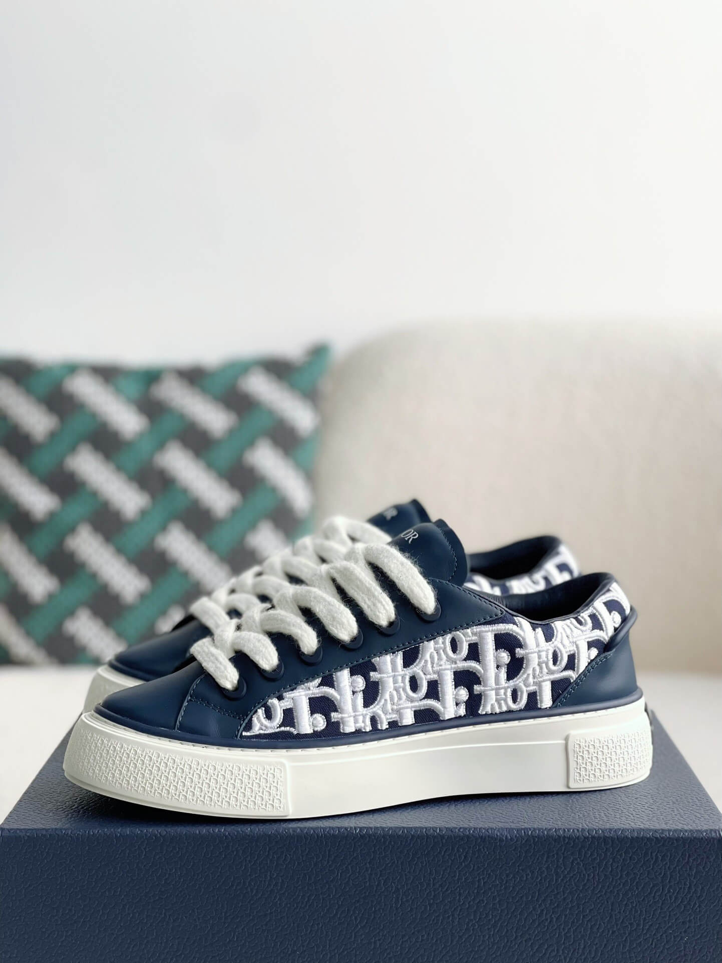 Dior B33 Smooth Calfskin Oblique Raised Embroidery Navy Blue Sneaker - Sneaker Replica Workshop