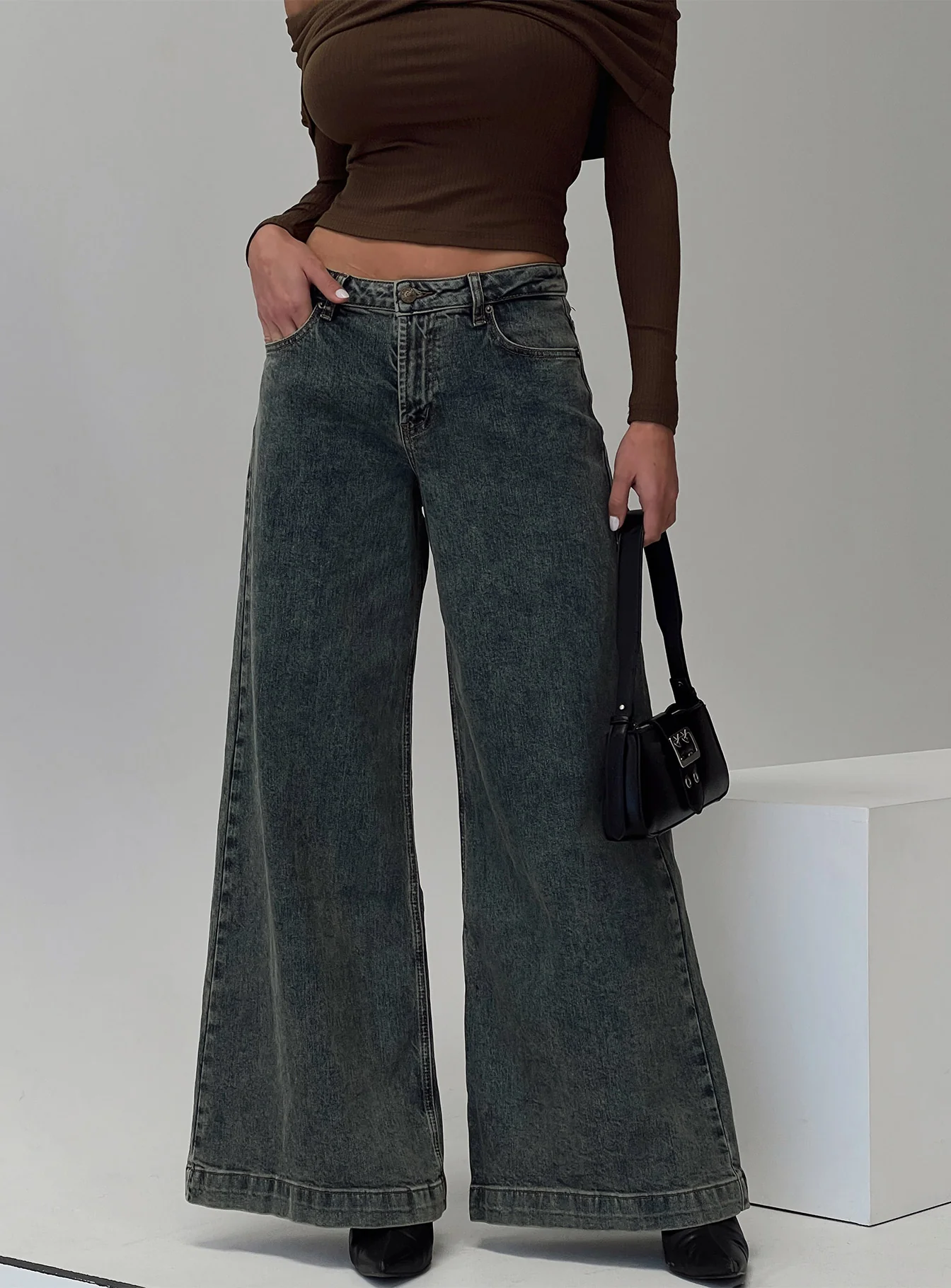 Ziggie Low Rise Baggy Jeans Antique Wash