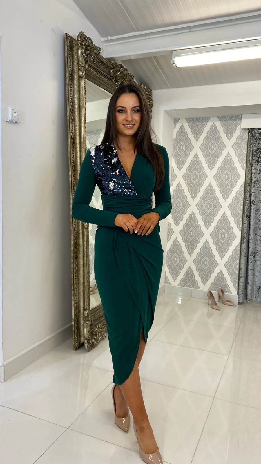 Sequin Detailed Long Sleeves Midi Ruched Dress In Emerald Green