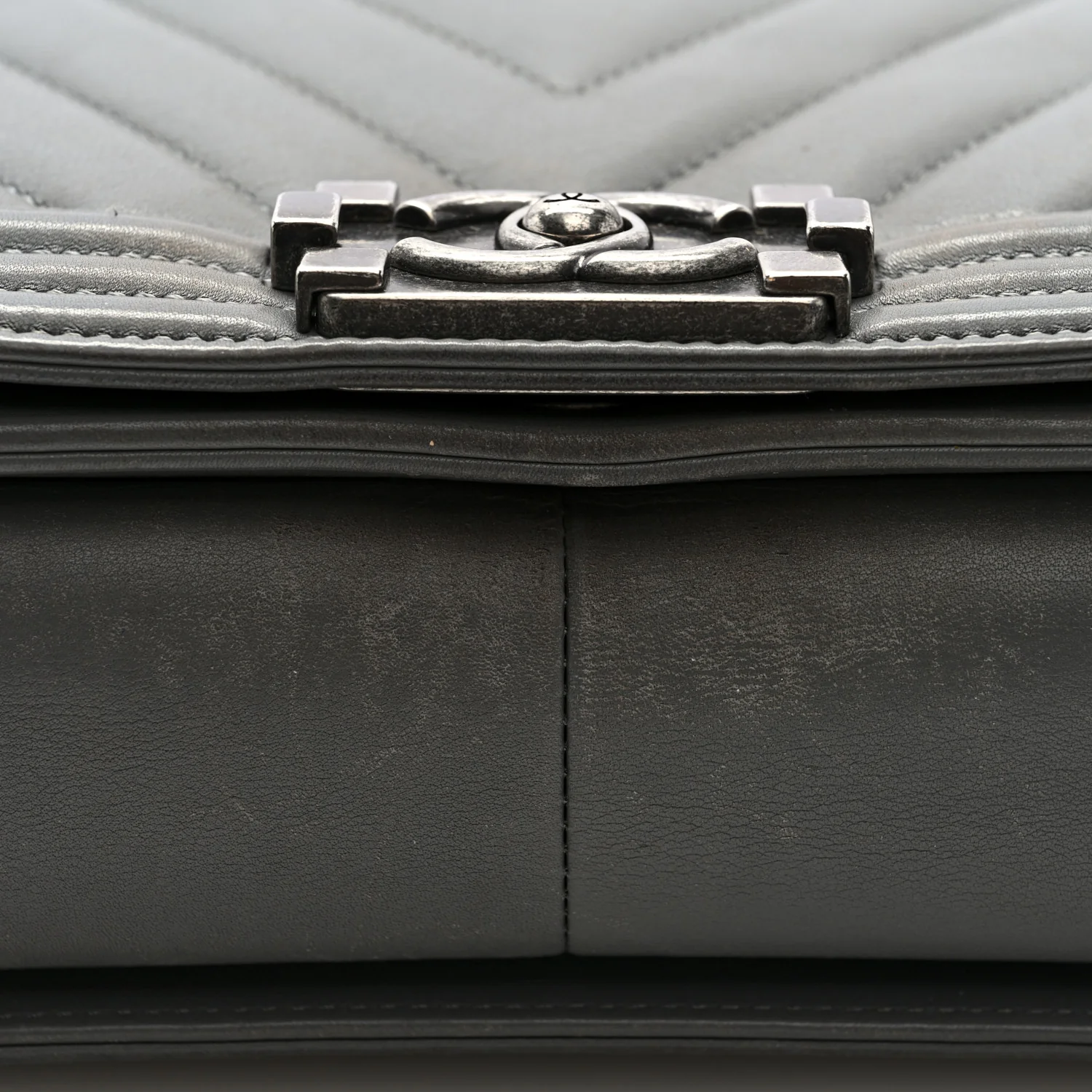 Lambskin Chevron Quilted Medium Boy Flap Grey - Top Club