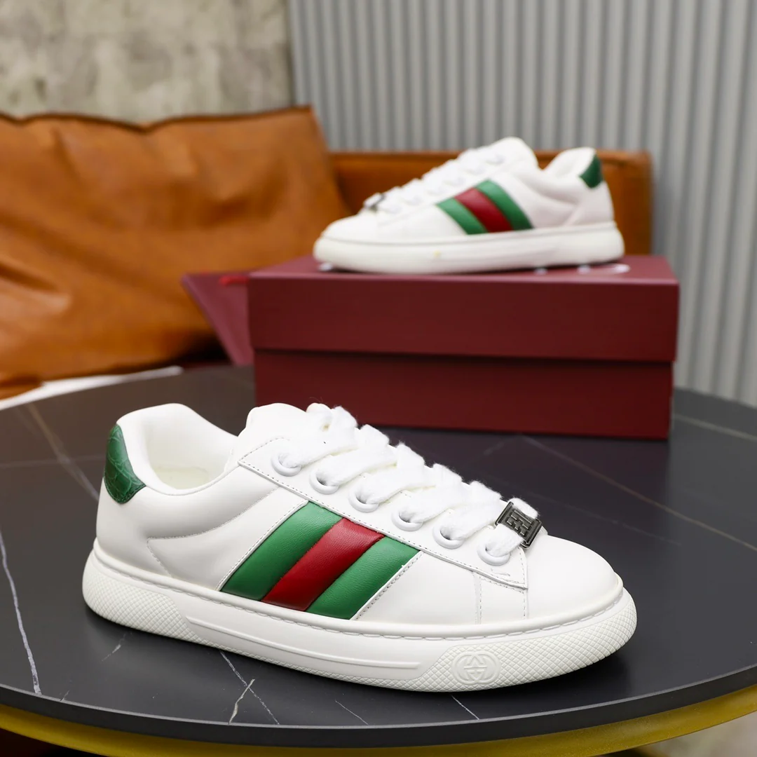 Gucci Unisex Sneakers With Iconic Green And Red Web Stripes - Sneaker Replica Workshop