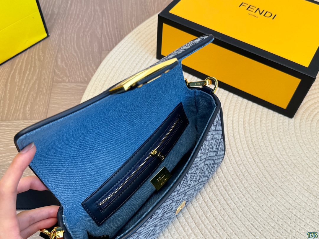 Fen new arrival bag size: 25 * 14 cm - Top Club