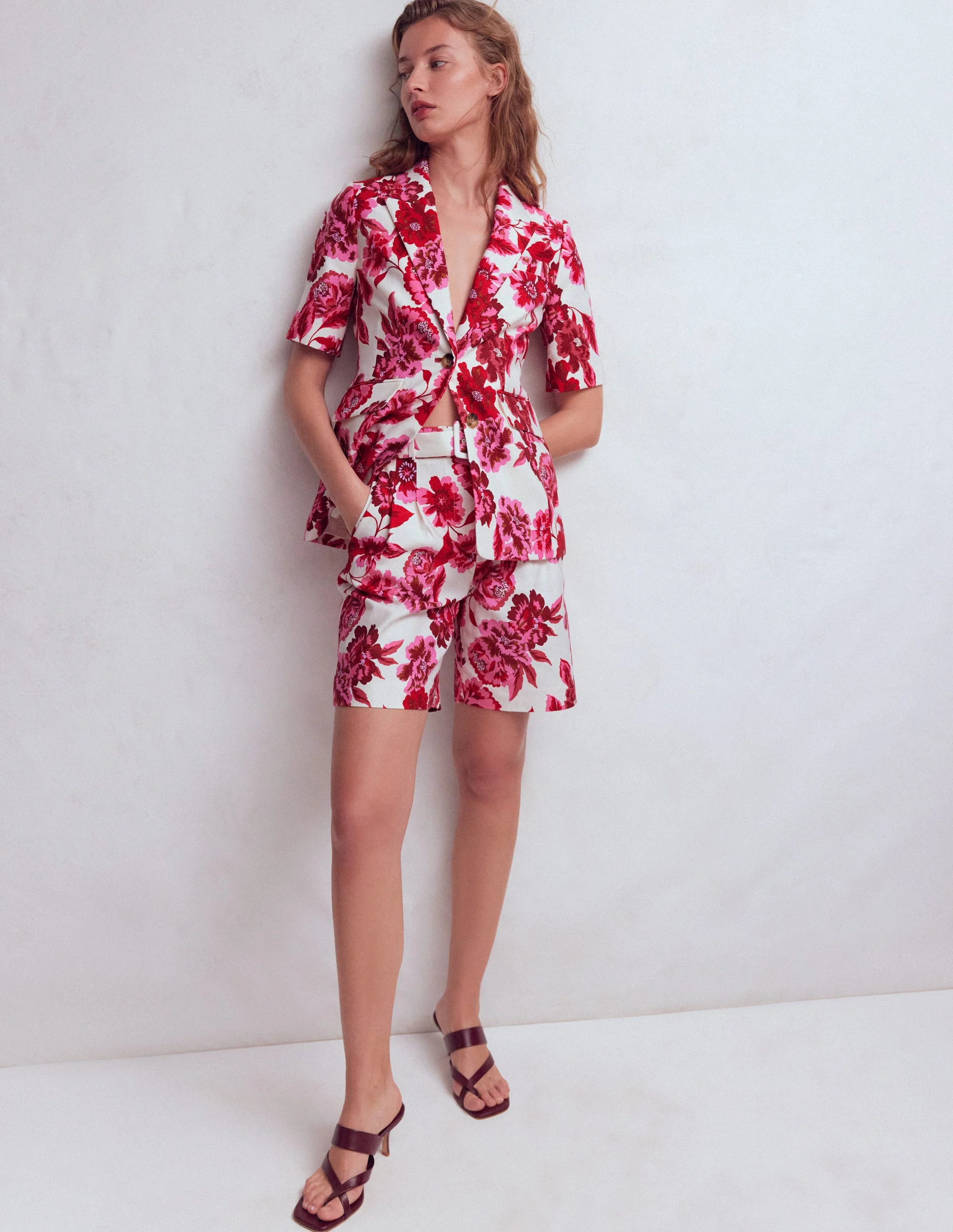 Chelsea Klassisch geschneiderte Shorts mit Gürtel-Sangria Sunset Pink, Blumenmuster