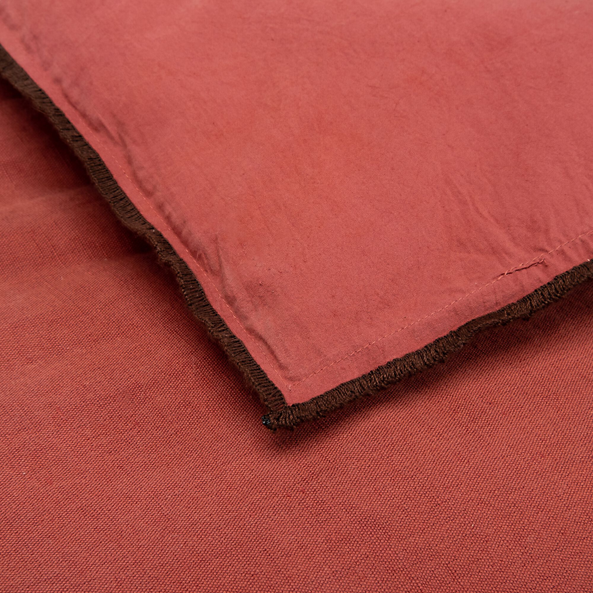 ELINA - Édredon en lin et coton 100x180cm piquage pompons - rouge arcilla