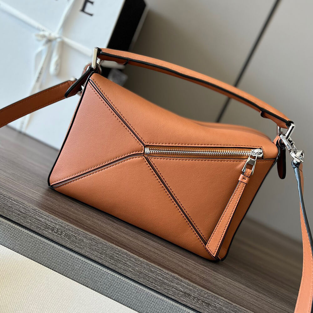LOEWE Small Puzzle Bag - Top Club