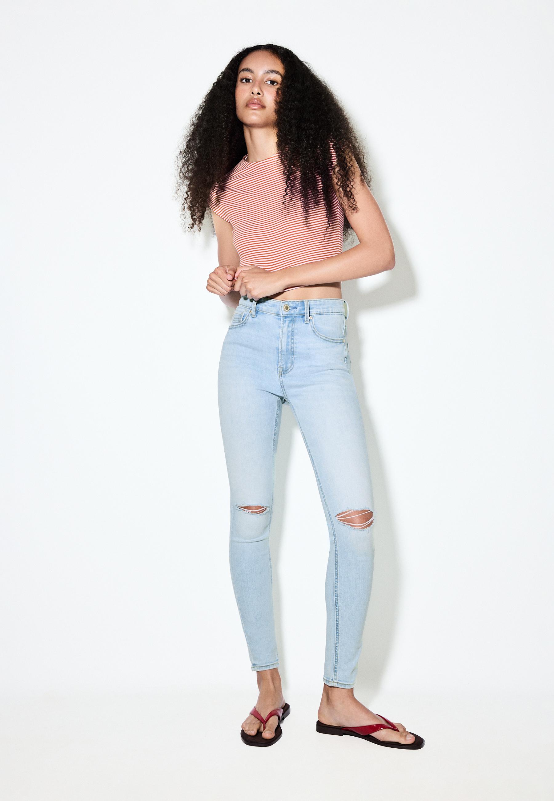D07 HIGH-WAIST JEANS