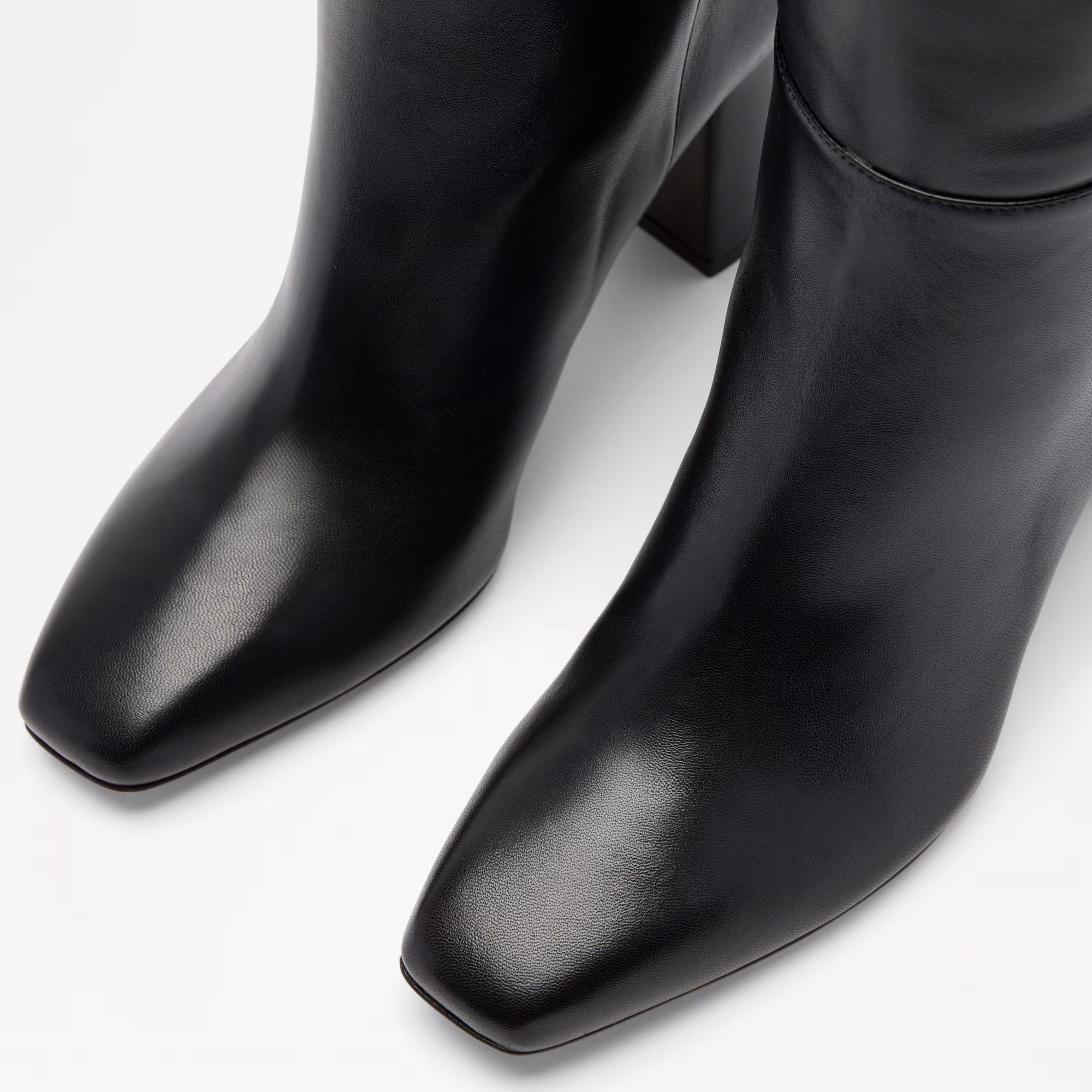 MiddlewoodKnee High Heeled Boot