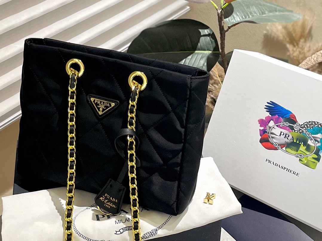 Pra new arrival tote bag size : 28 cm - Top Club