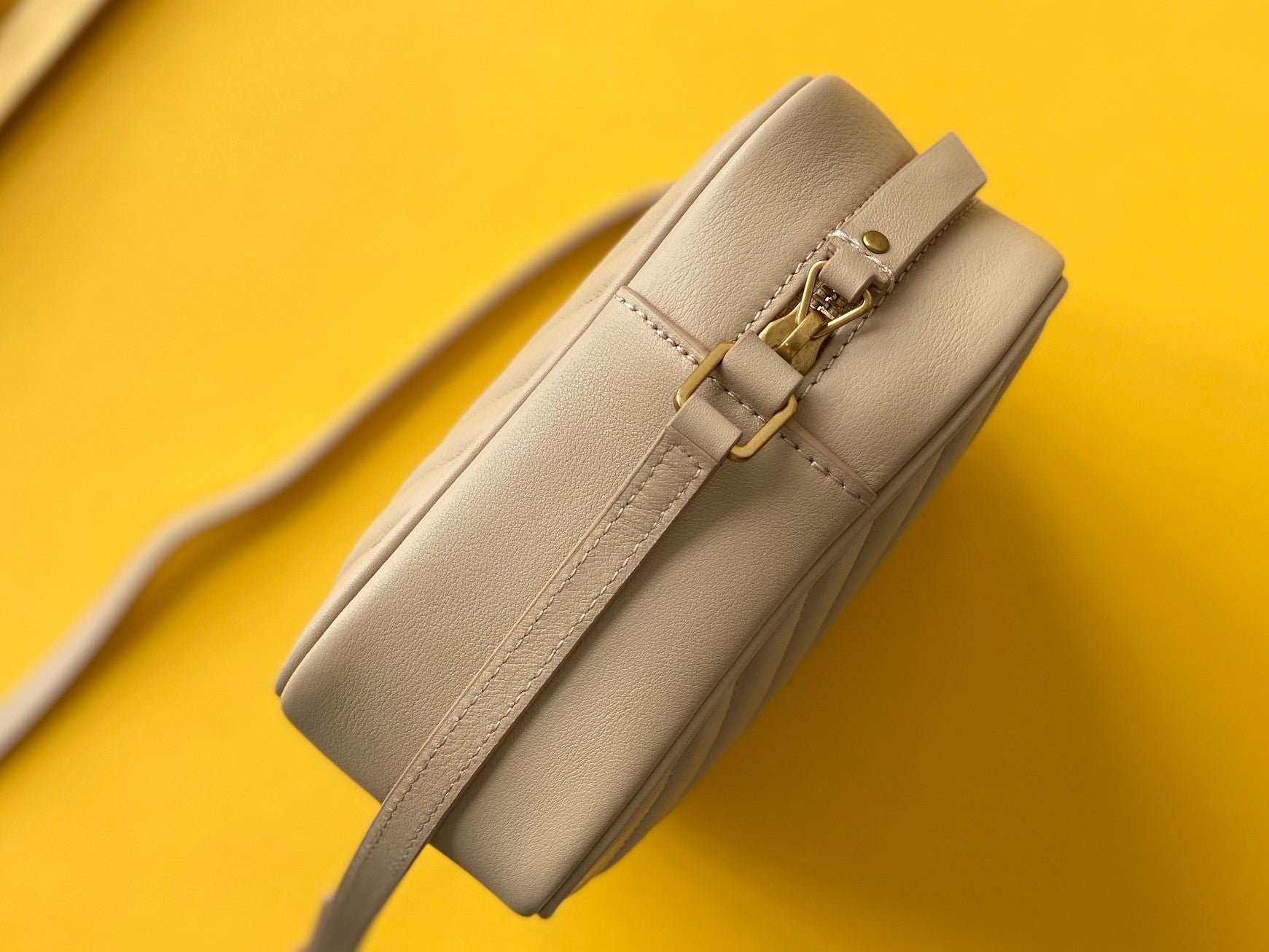 Y Lou Camera Bag In Quilted Leather - Top Club