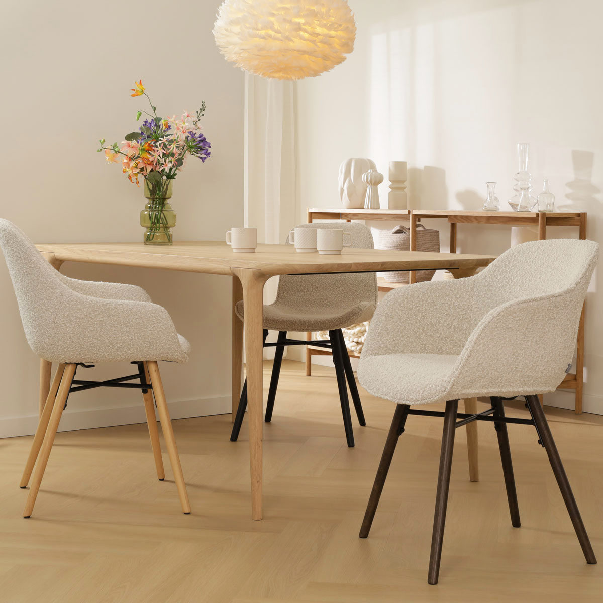Eetkamerstoel Nena-Mare bouclé beige - zwart onderstel