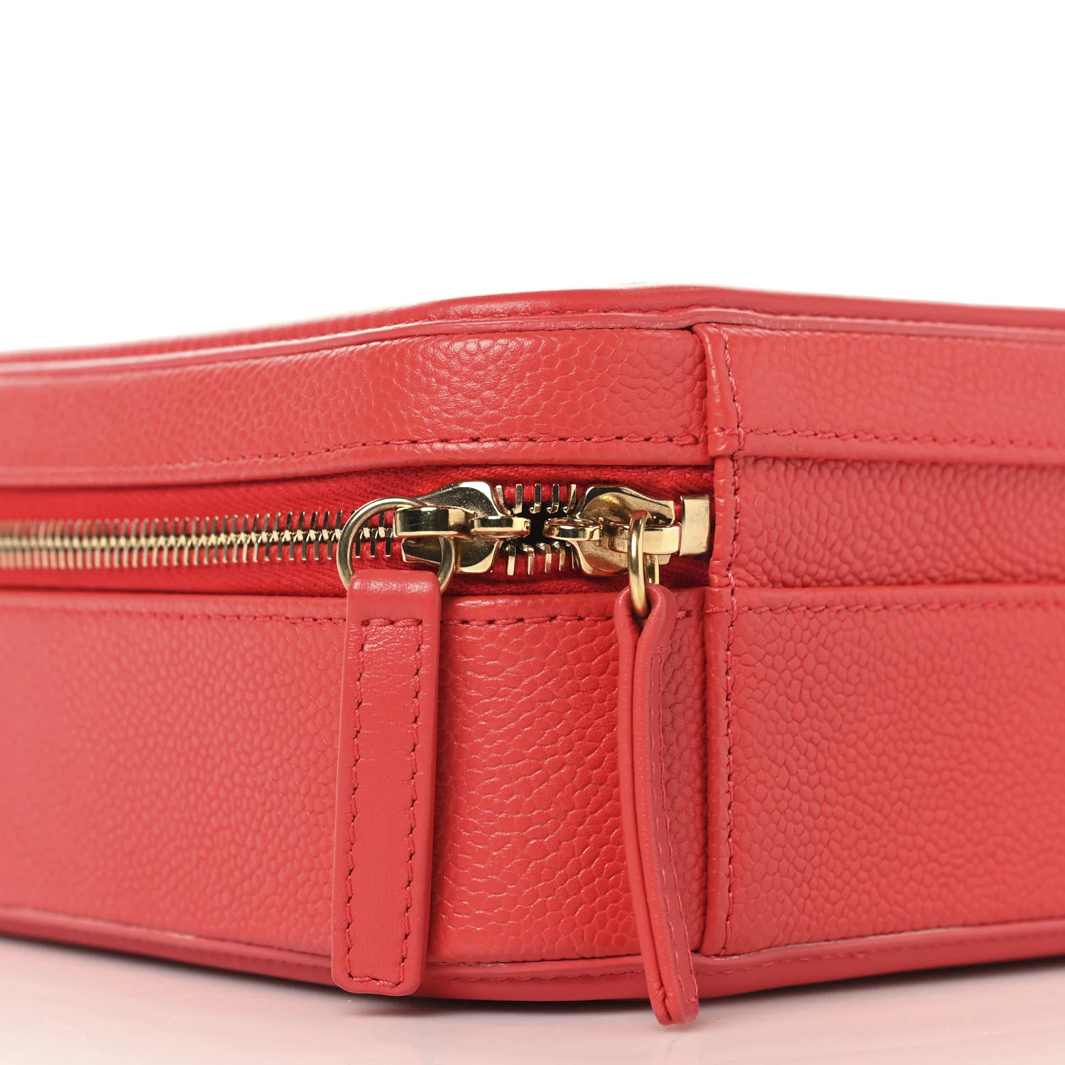 Caviar Quilted Medium CC Filigree Vanity Case Red - Top Club