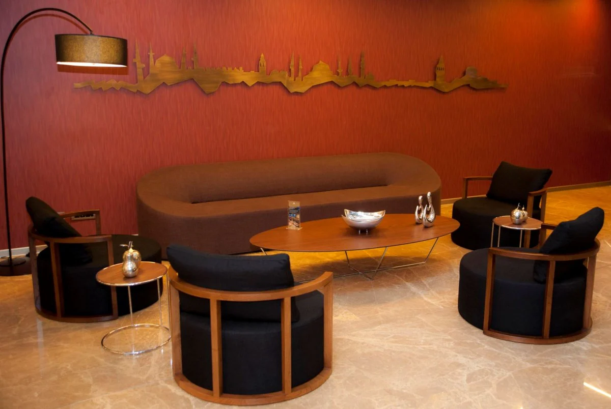Designer Sofa Braun 315 x 82 x H. 70 cm - Wohnzimmer Sofa - Loft Sofa - Hotel Sofa - Lobby Sofa - Luxus Qualität