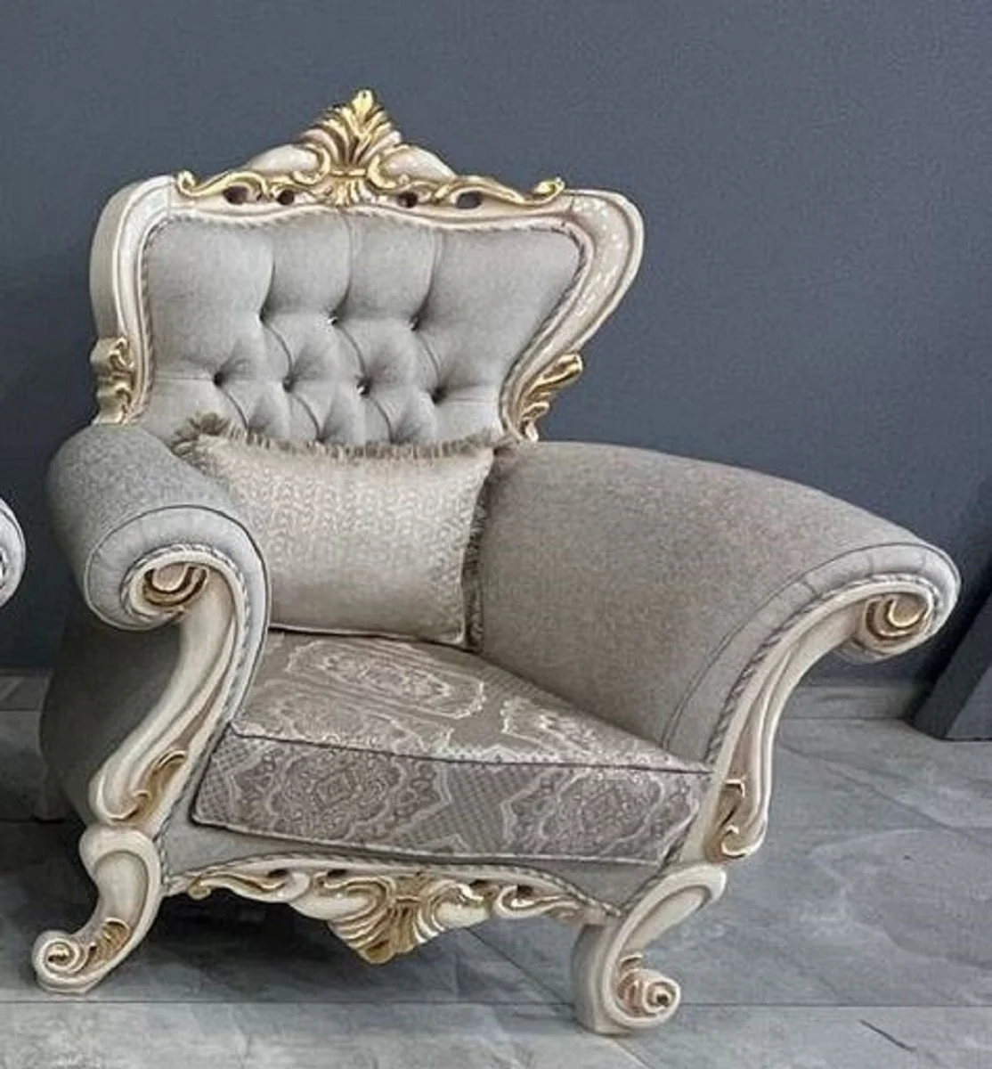 Luxury Baroque Living Room Furniture Set Gray / White / Gold - 2 Baroque Sofas & 2 Baroque Armchairs & 1 Baroque Coffee Table - Luxury Living Room Furniture in Baroque Style - Magnificent Baroque Furniture