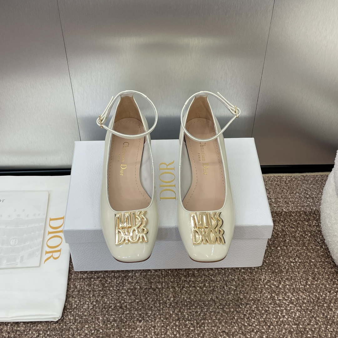 Dior KDV266VNI Miss Dior Pump Beige Patent Calfskin D82961 - Sneaker Replica Workshop