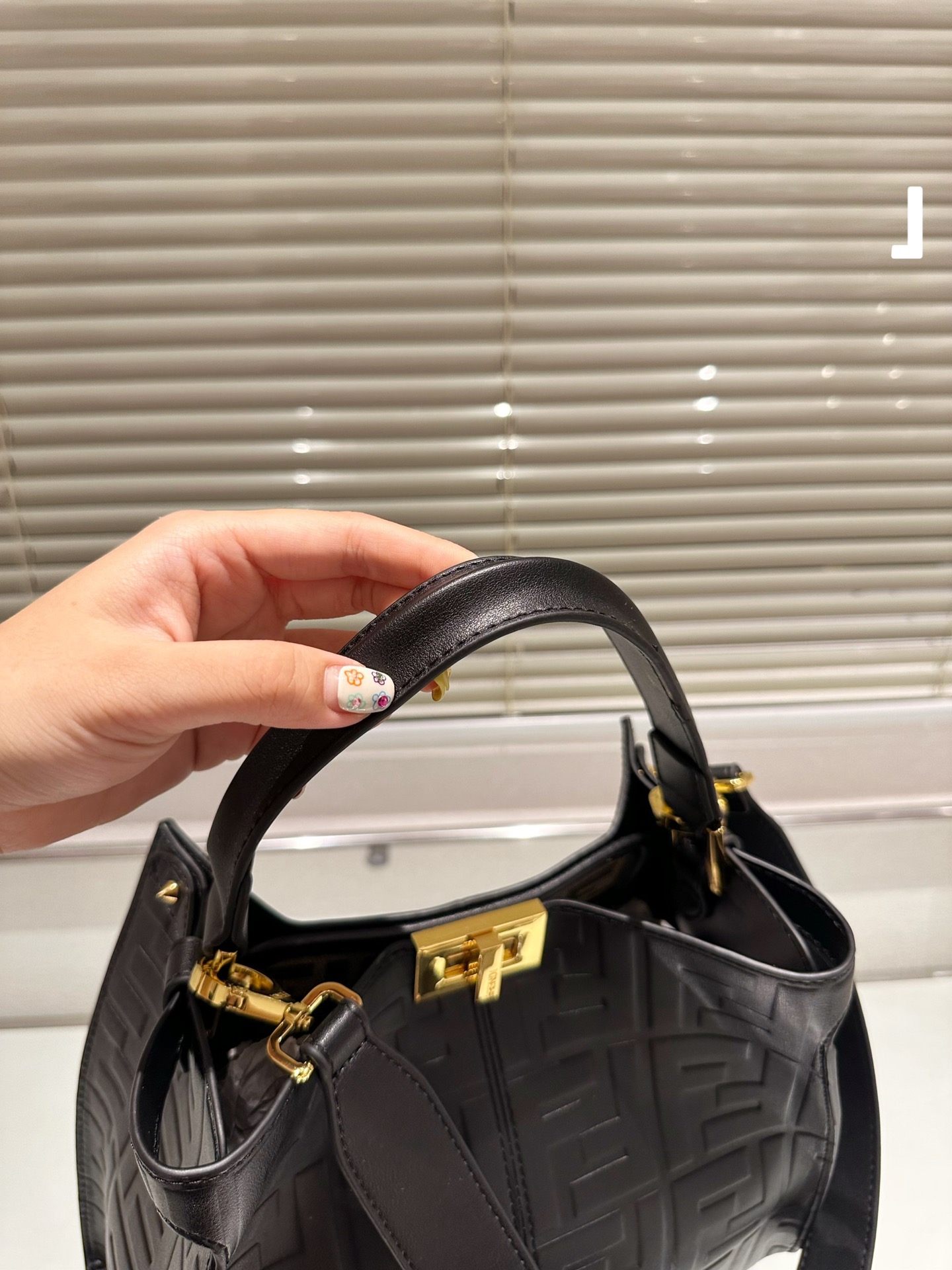 Fen new arrival PEEKABOO tote bag size; 30 * 25cm - Top Club