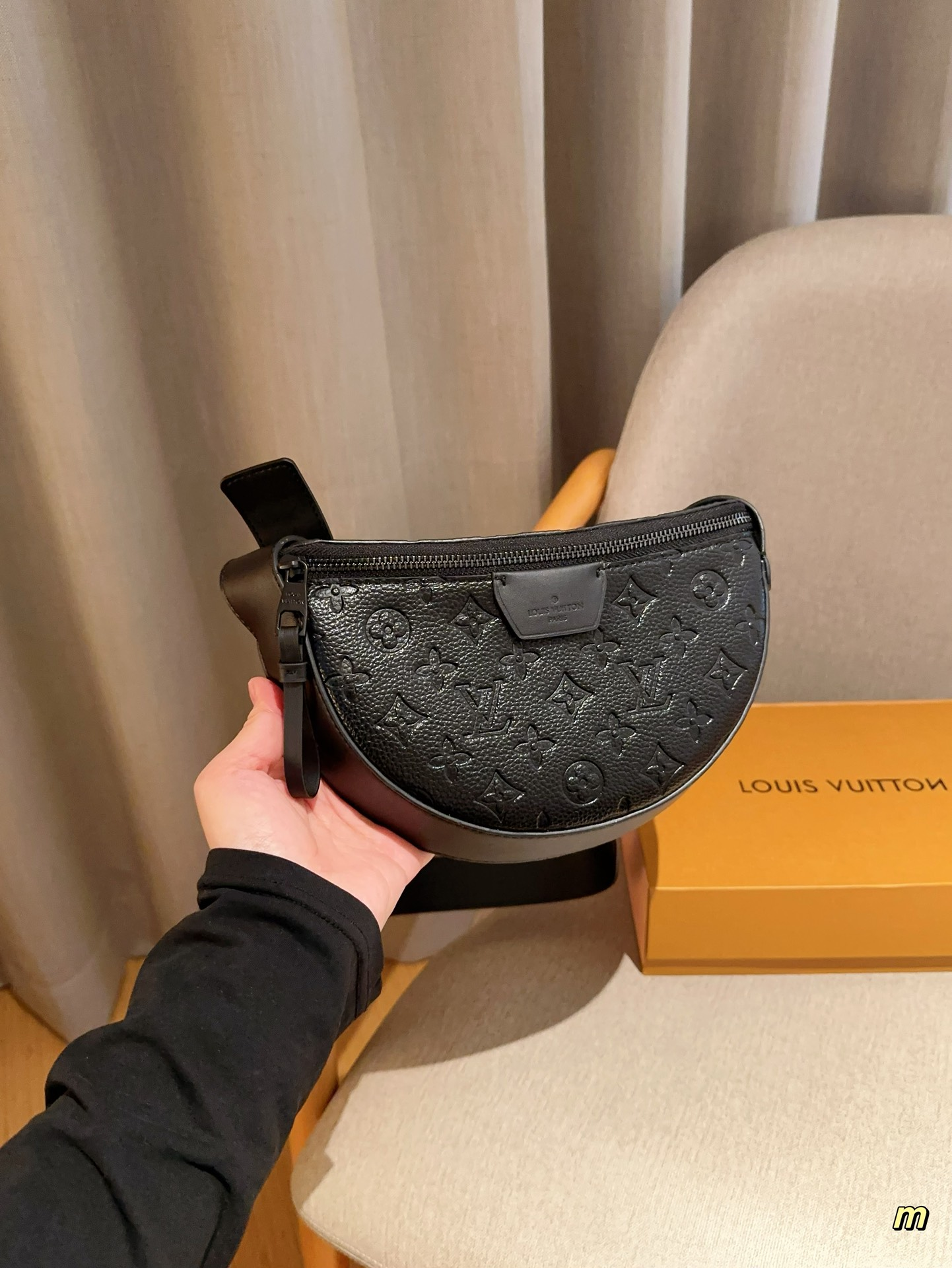 Louis MOON CROSSBODY men and women bag size: 24*16*4 cm - Top Club