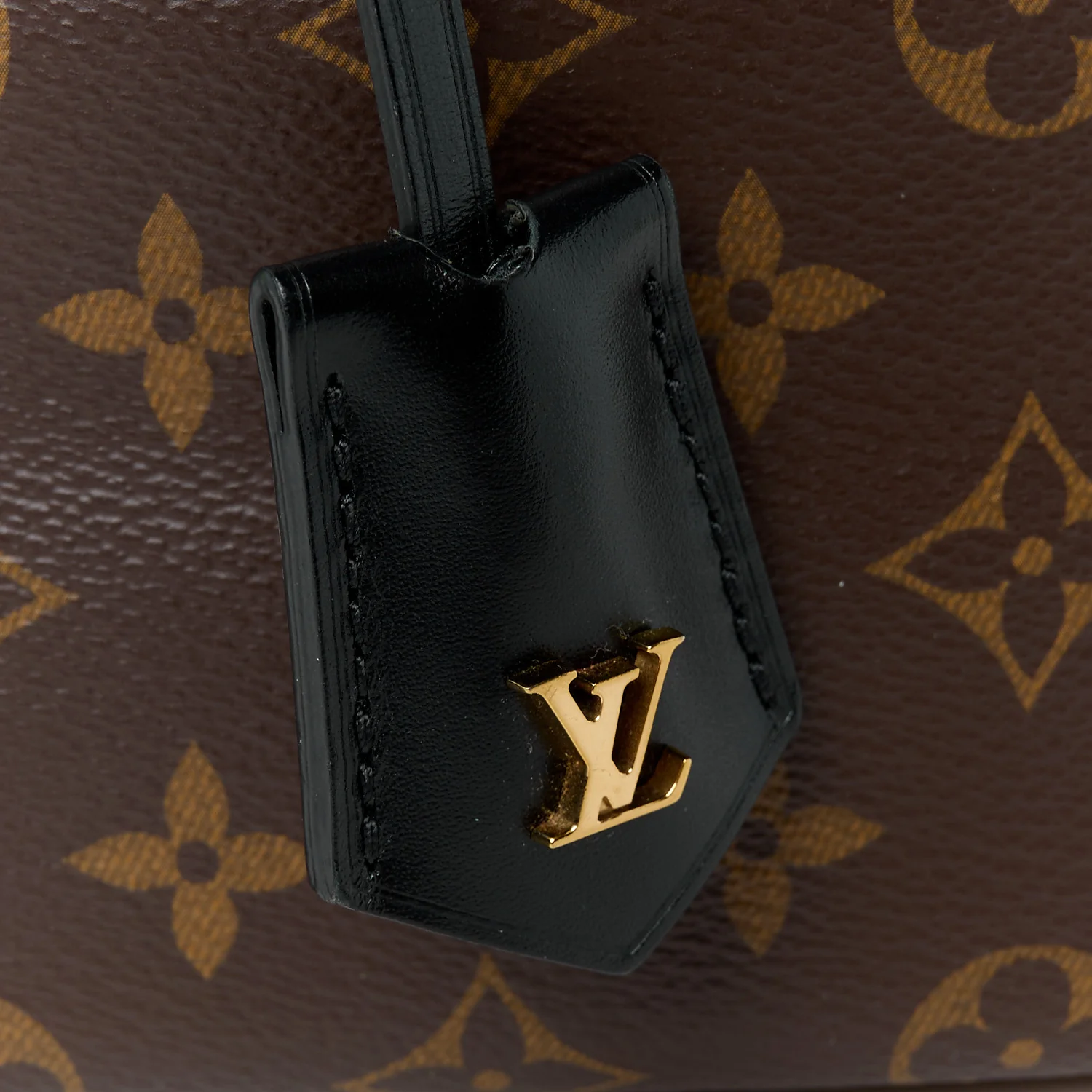 Reverse Monogram Vanity PM - Top Club