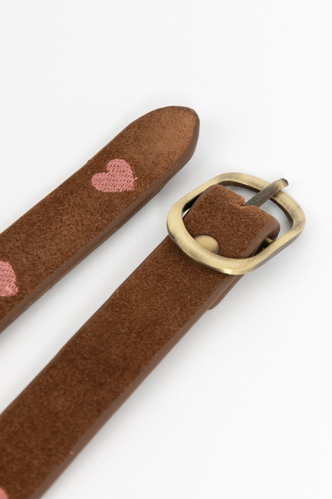 Donkerbruine su&egrave;de riem met roze hartjes embroidery