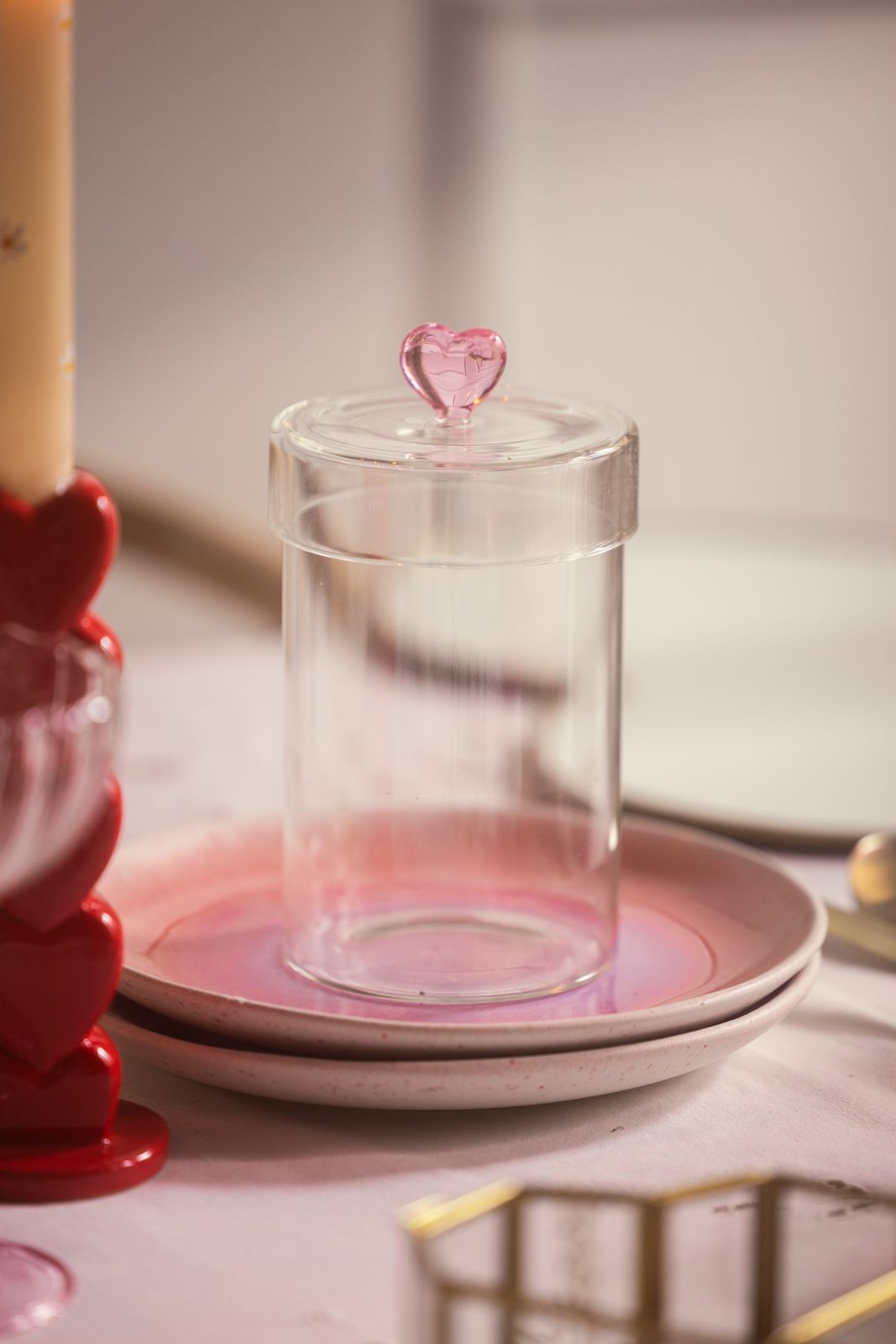 Glazen pot met roze hartje