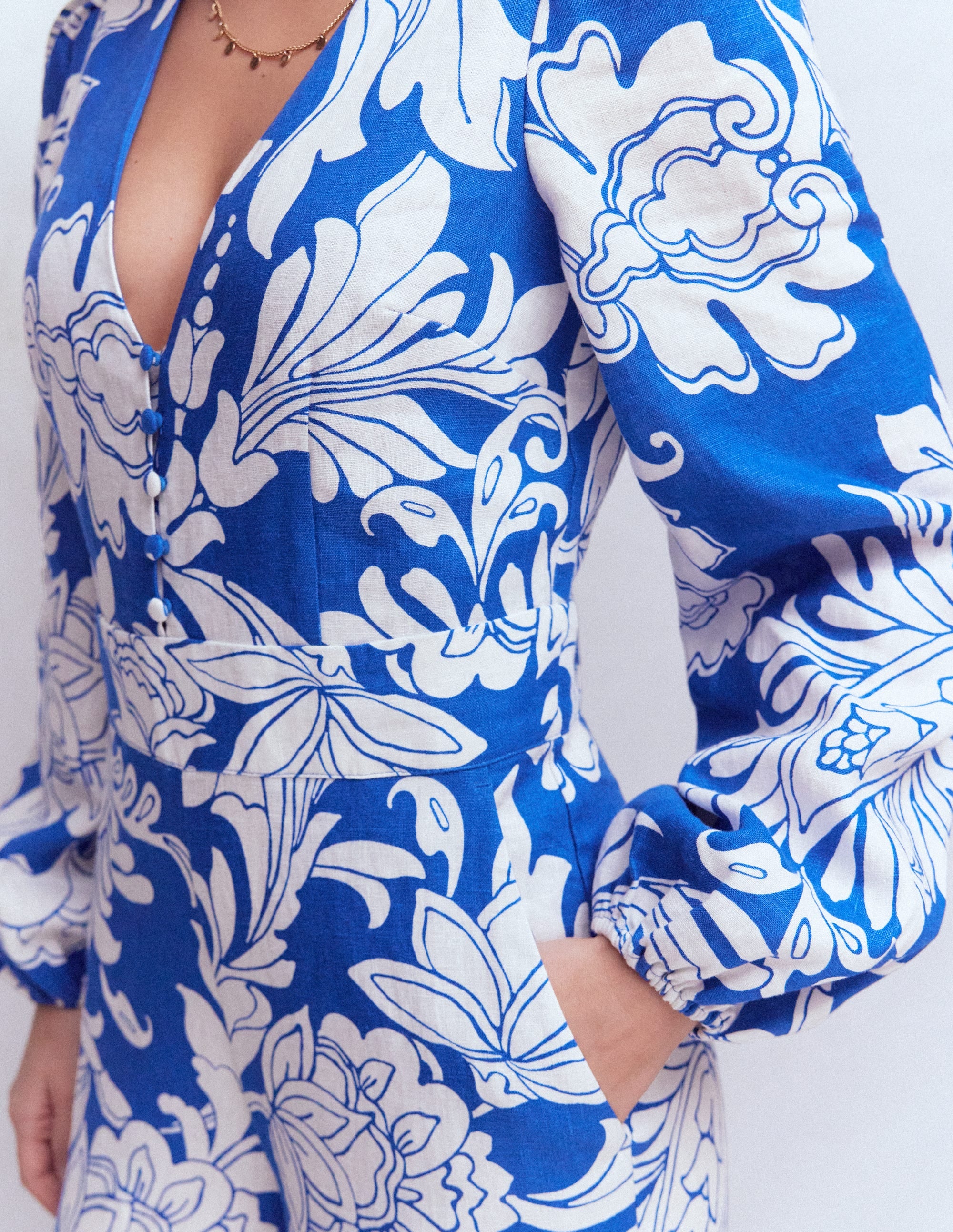 Lola Leinen-Jumpsuit-Blau Botanisches Muster Monochrom