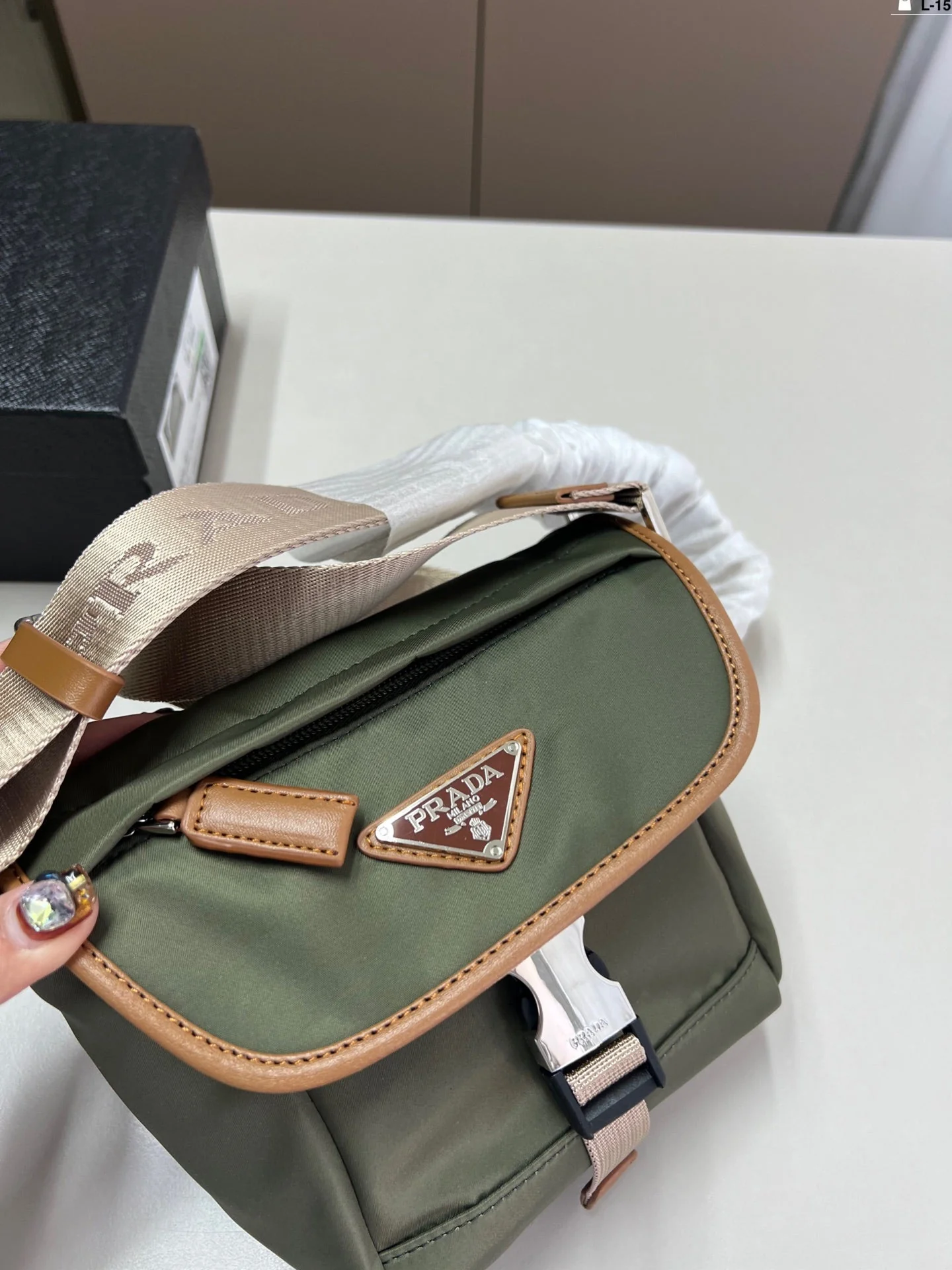 Prada Vintage Messenger Bag Crossbody 16x15cm - Top Club