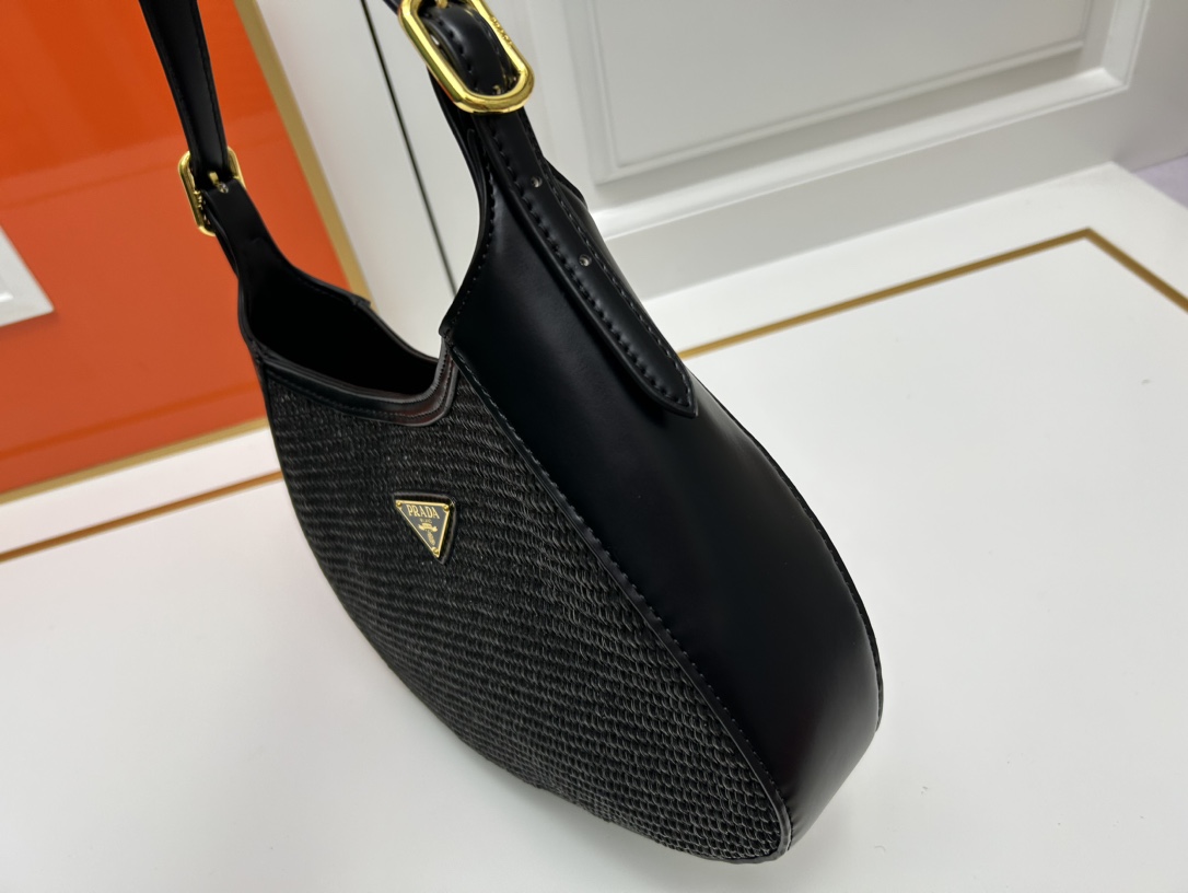 Pra new arrival women bag size : 28-22-5cm - Top Club