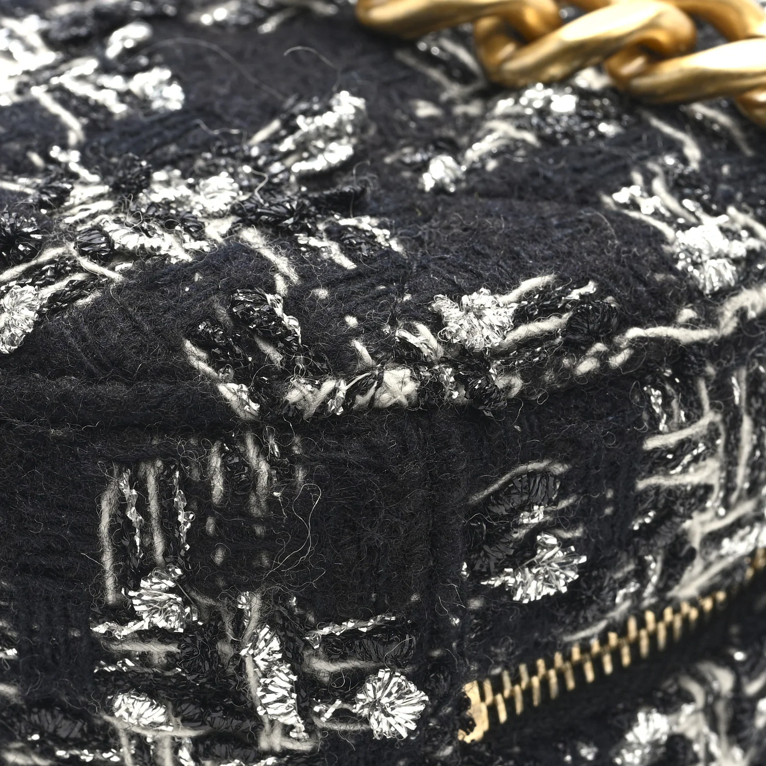Tweed Quilted 19 Round Clutch With Chain Black White - Top Club
