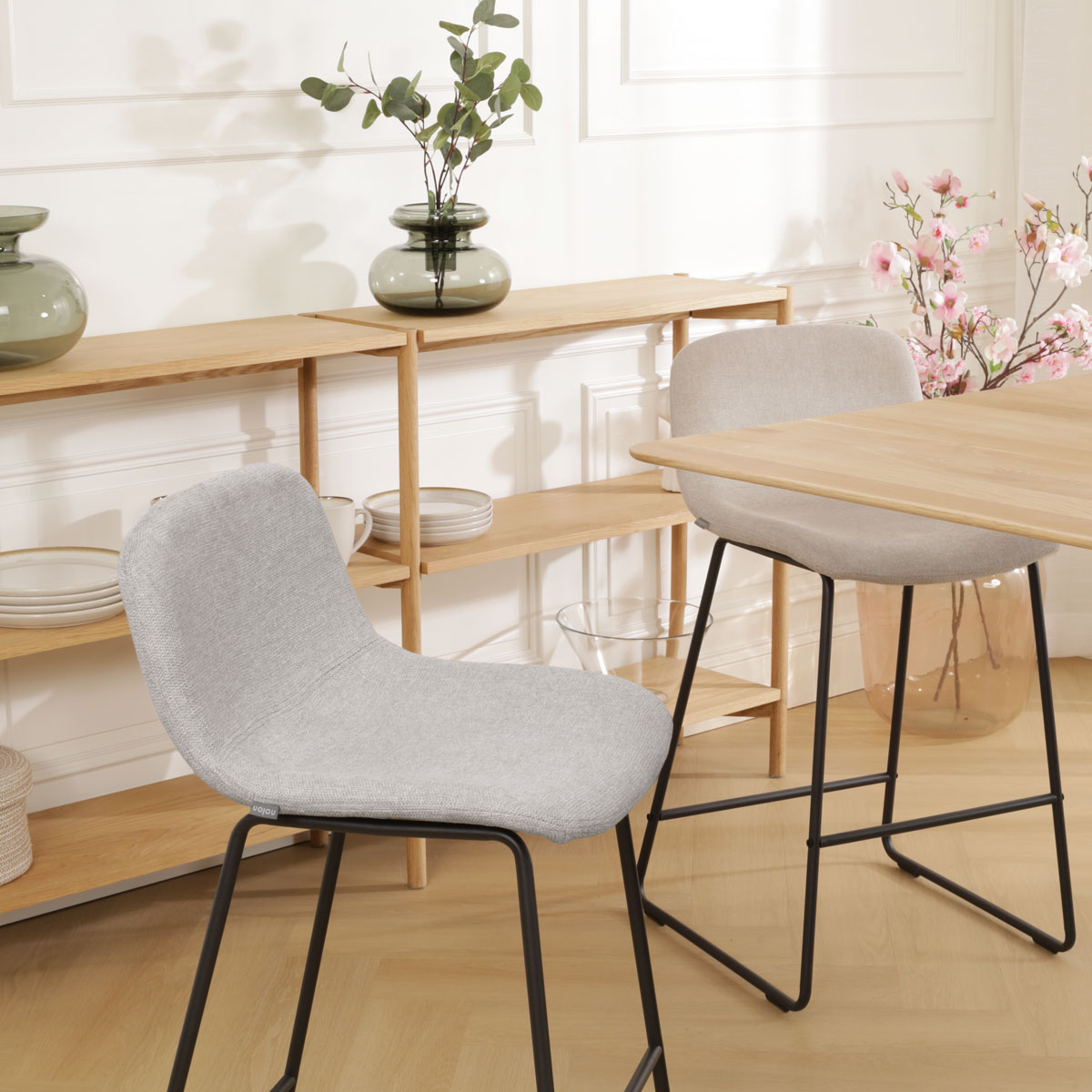 Barkruk Nino-Mats lichtgrijs - zwart onderstel - 65 cm