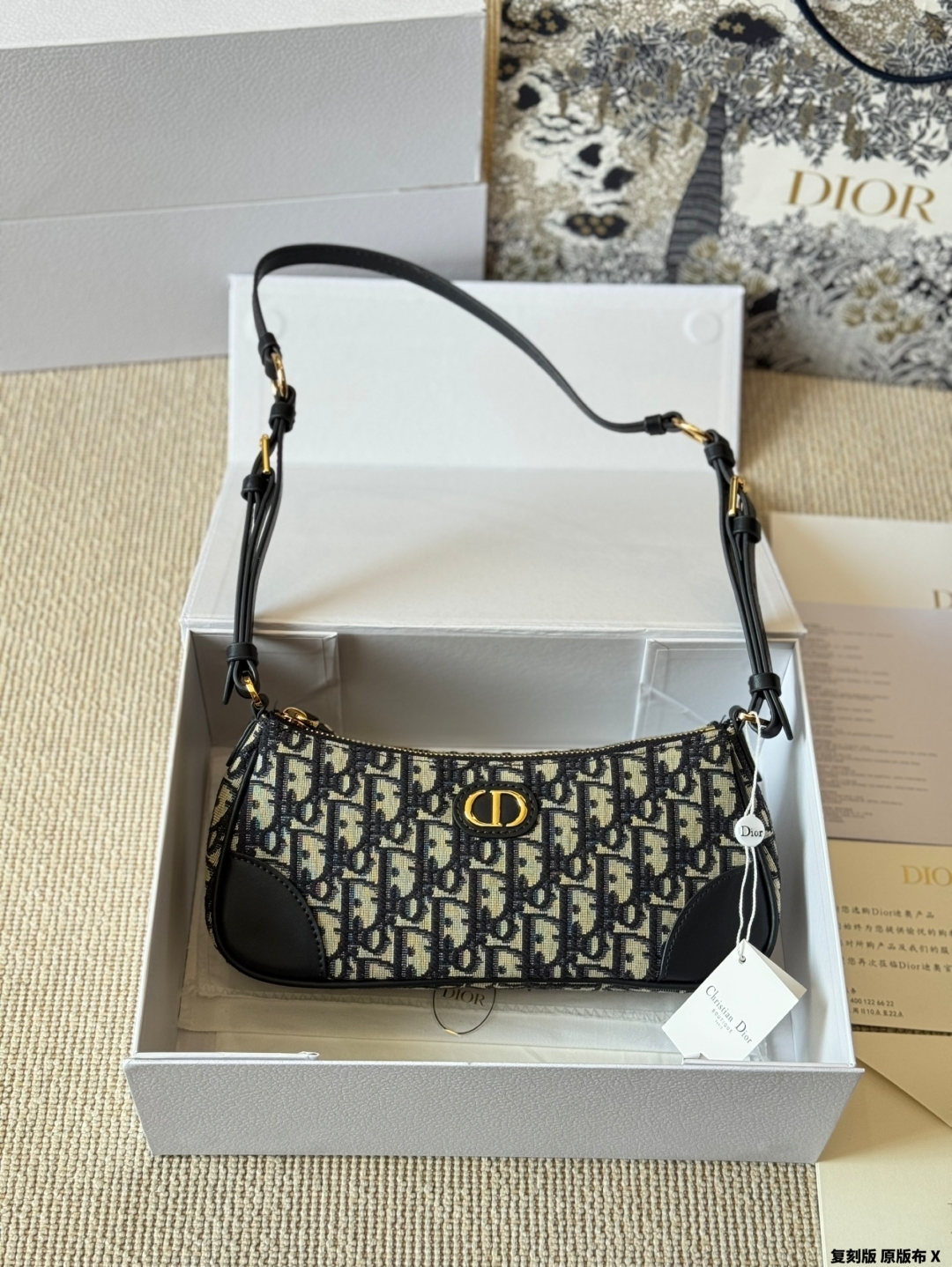 D new arrival Wanderlust hobo bag size: 26 cm - Top Club