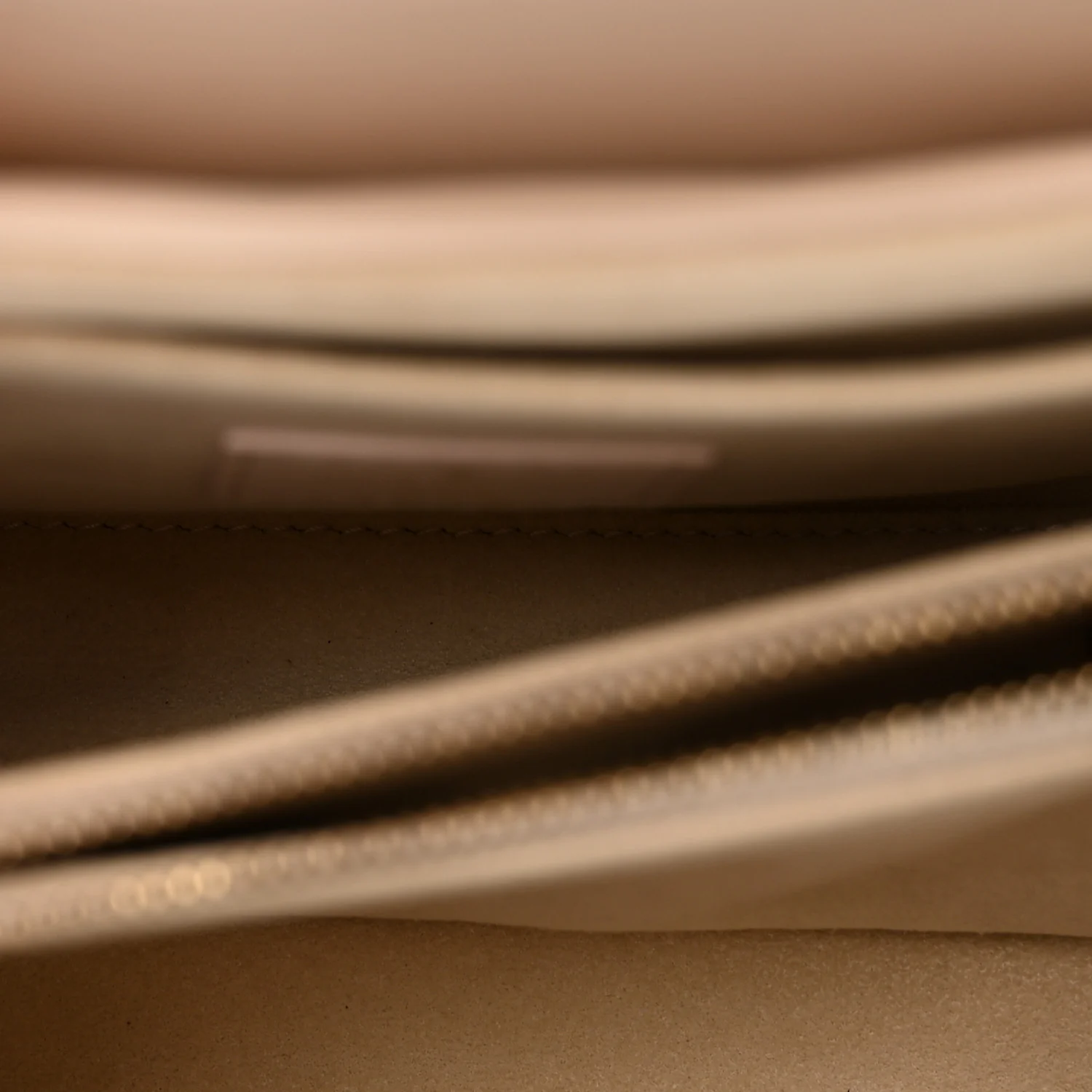 Calfskin Hold Me New Wave Ivory - Top Club