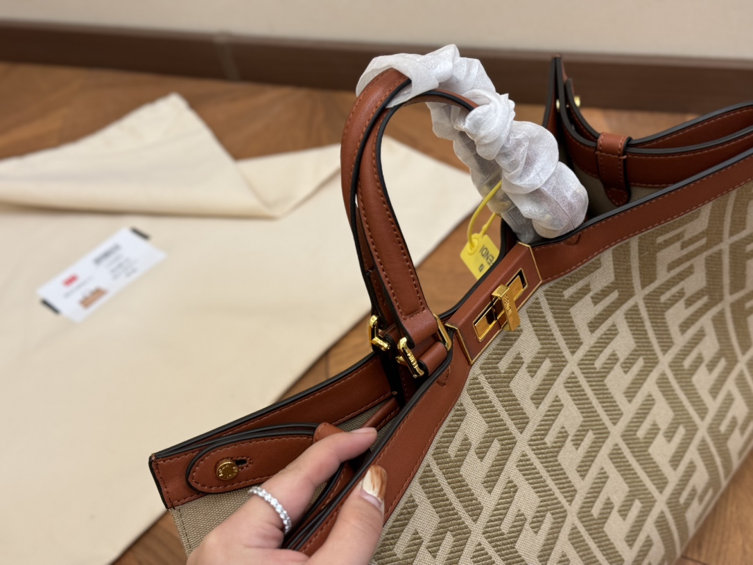 Fen fendi peekabo tote bag size :41*29 cm - Top Club