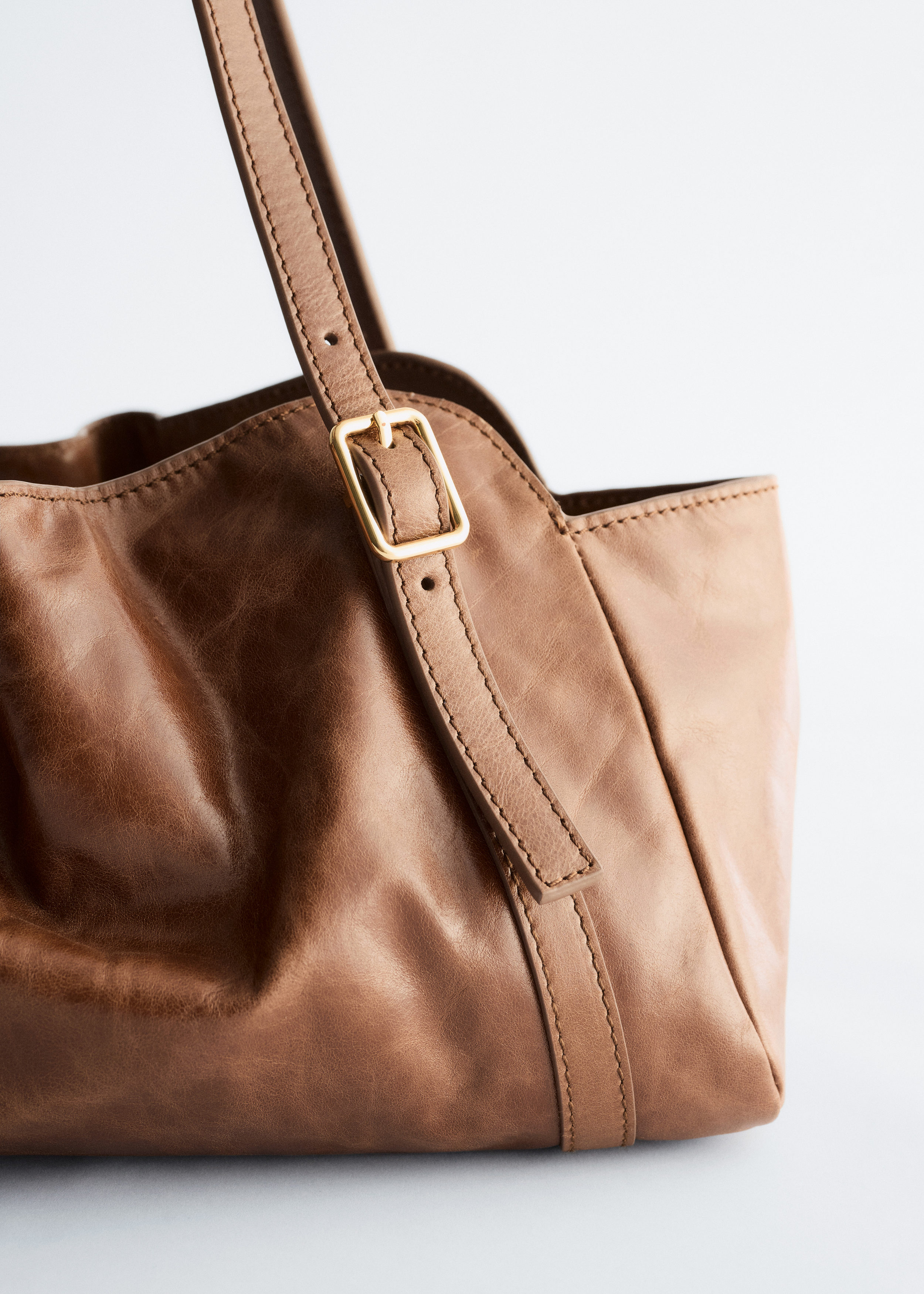 & Other Stories LOW-PROFILE LEATHER SHOULDER BAG