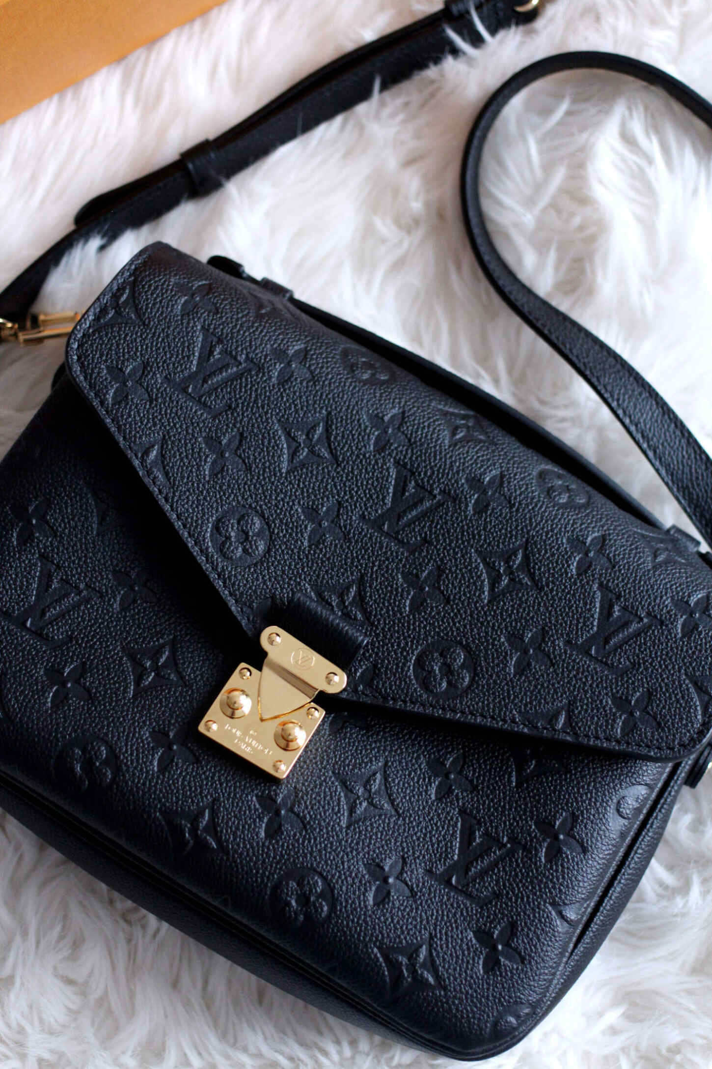 Louis Vuitton Pochette Metis Bag - Top Club