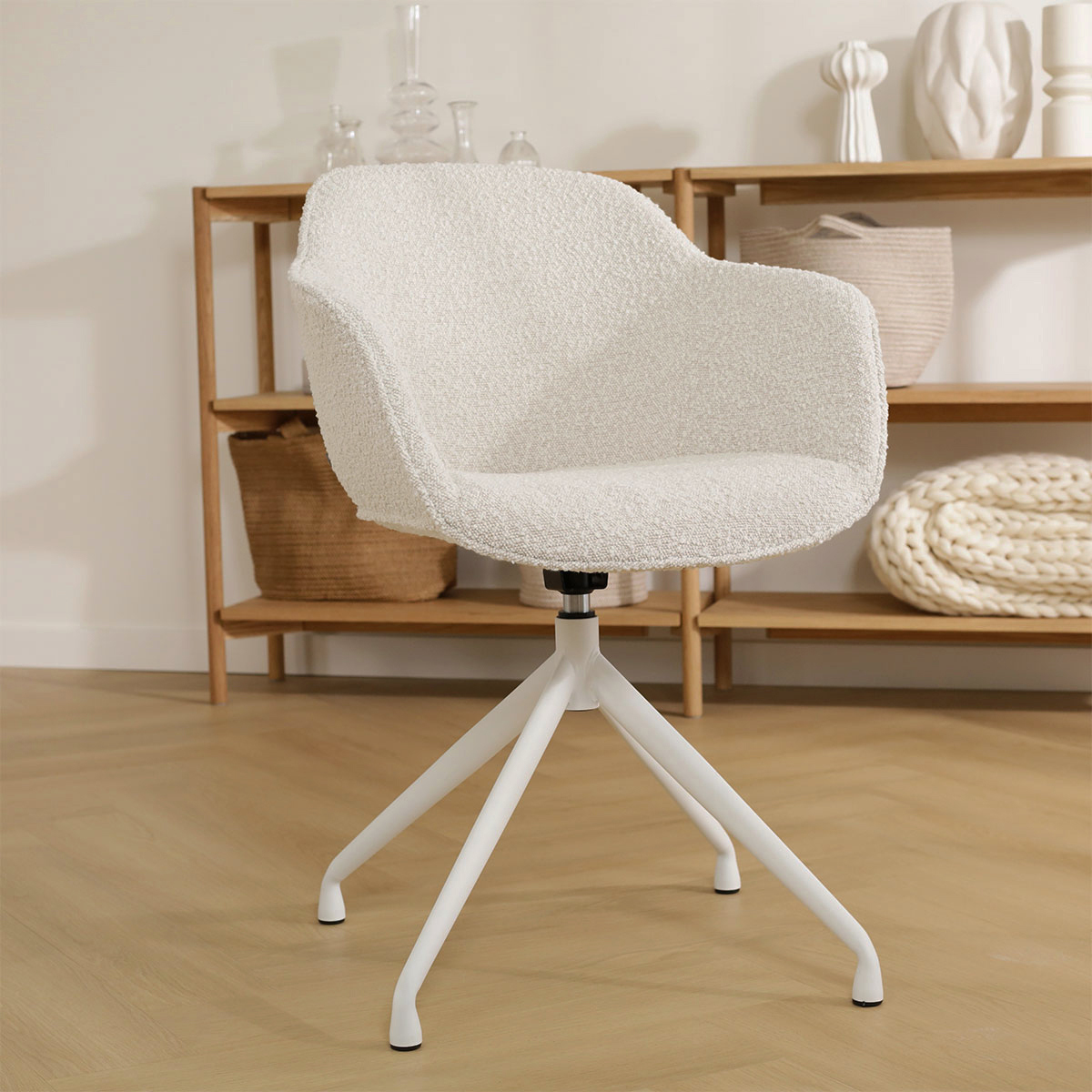 Eetkamerstoel Nola-Mare bouclé beige - wit onderstel