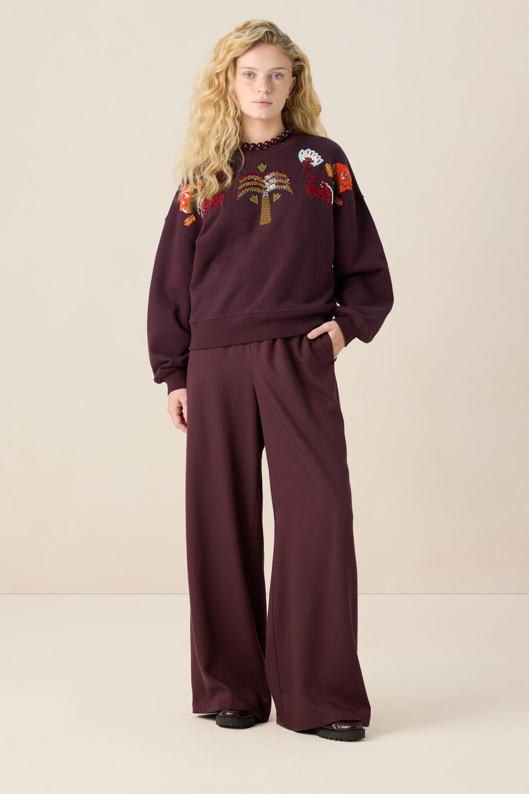 Donkerbruine sweater met pailletten