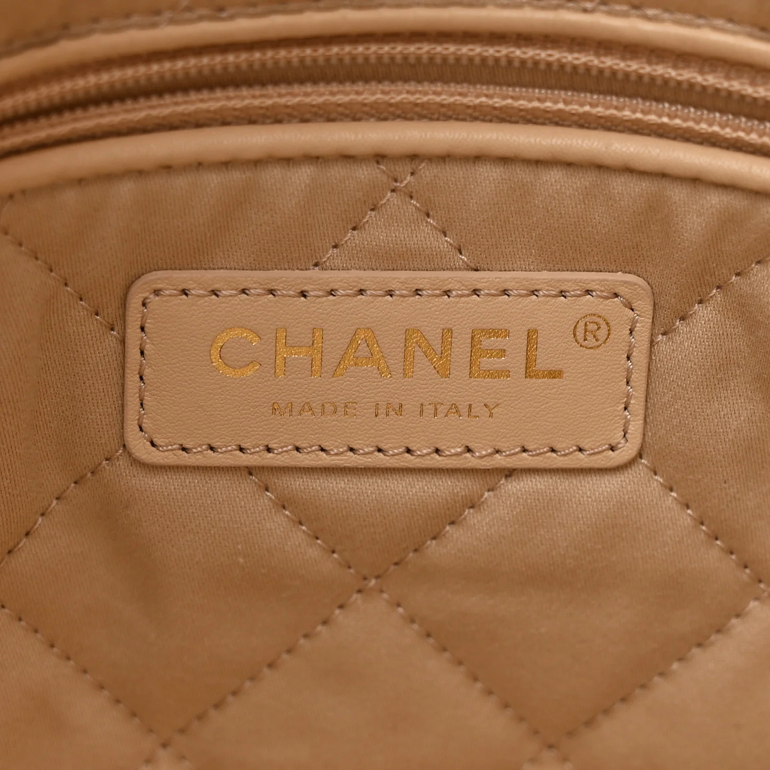 Shiny Calfskin Quilted Small Chanel 22 White - Top Club