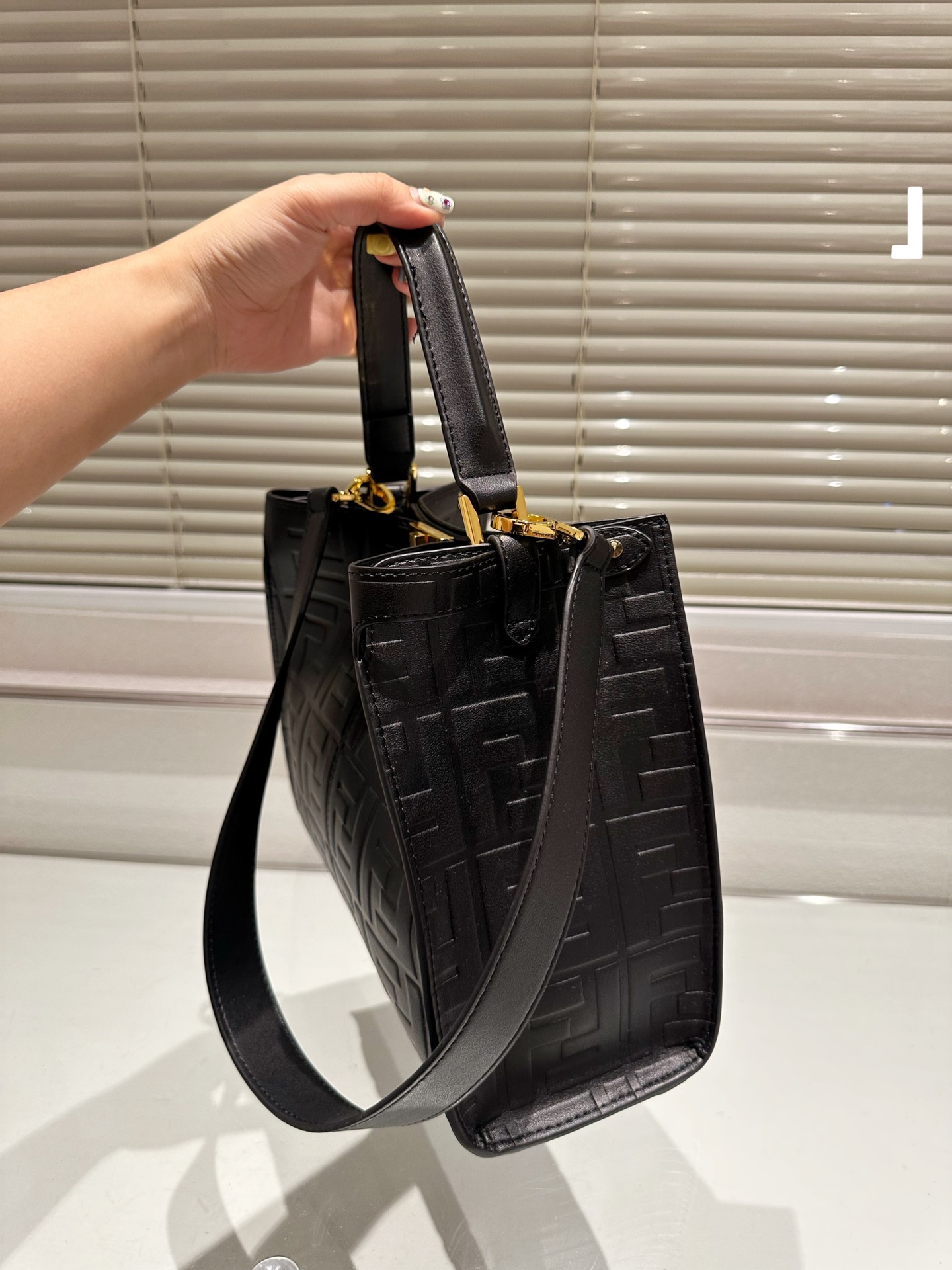 Fen new arrival PEEKABOO tote bag size; 30 * 25cm - Top Club