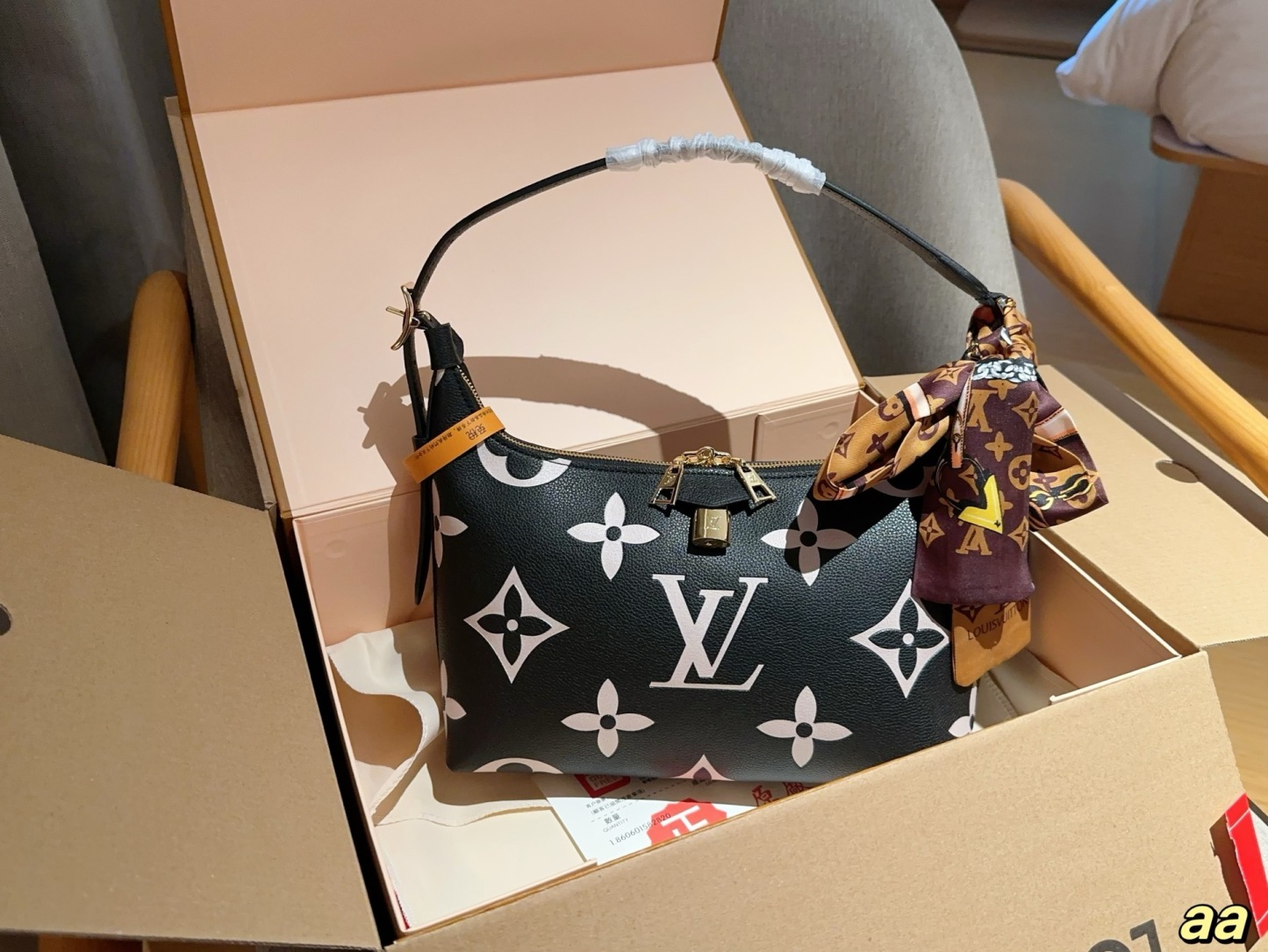 Louis new arrival hobo lock bag size:28*18*10 cm - Top Club