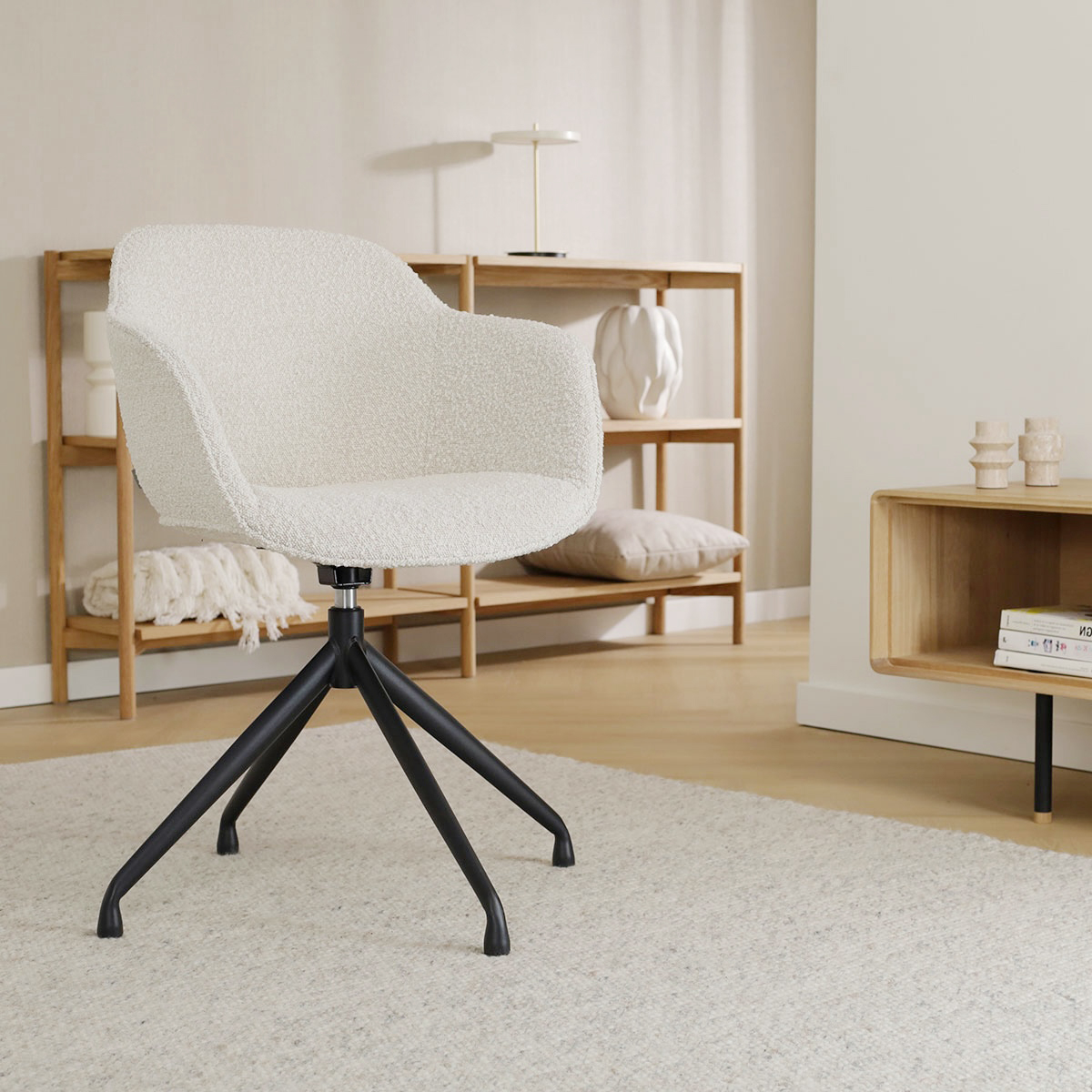 Eetkamerstoel Nola-Mare bouclé beige - zwart onderstel