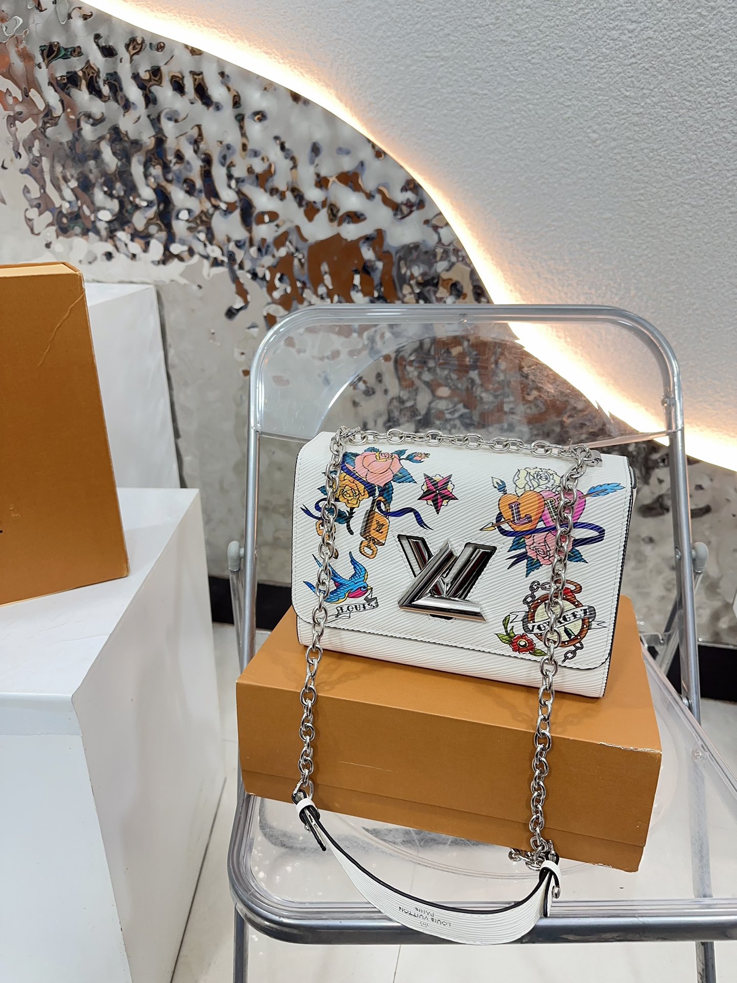 Louis new arrival TWIST bag size??23 * 16 cm - Top Club