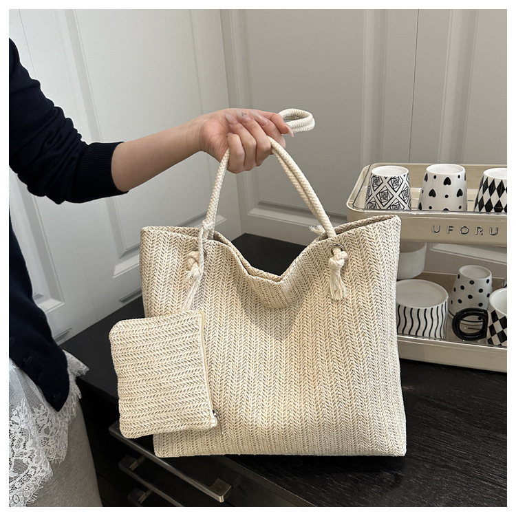 High-end large-capacity straw bag 2025 new vintage shoulder handbag for women, suitable for work and commuting tote bag
