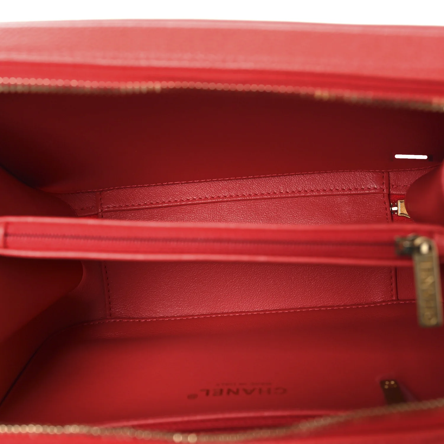 Caviar Quilted Medium CC Filigree Vanity Case Red - Top Club