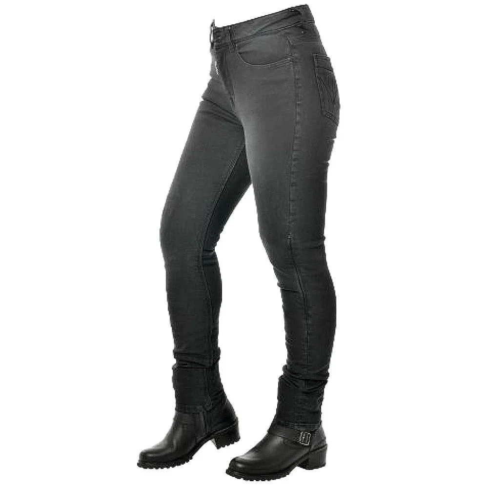JESSY ÜBER DEN LADY BLACK OVERLAP JESSY PANTS